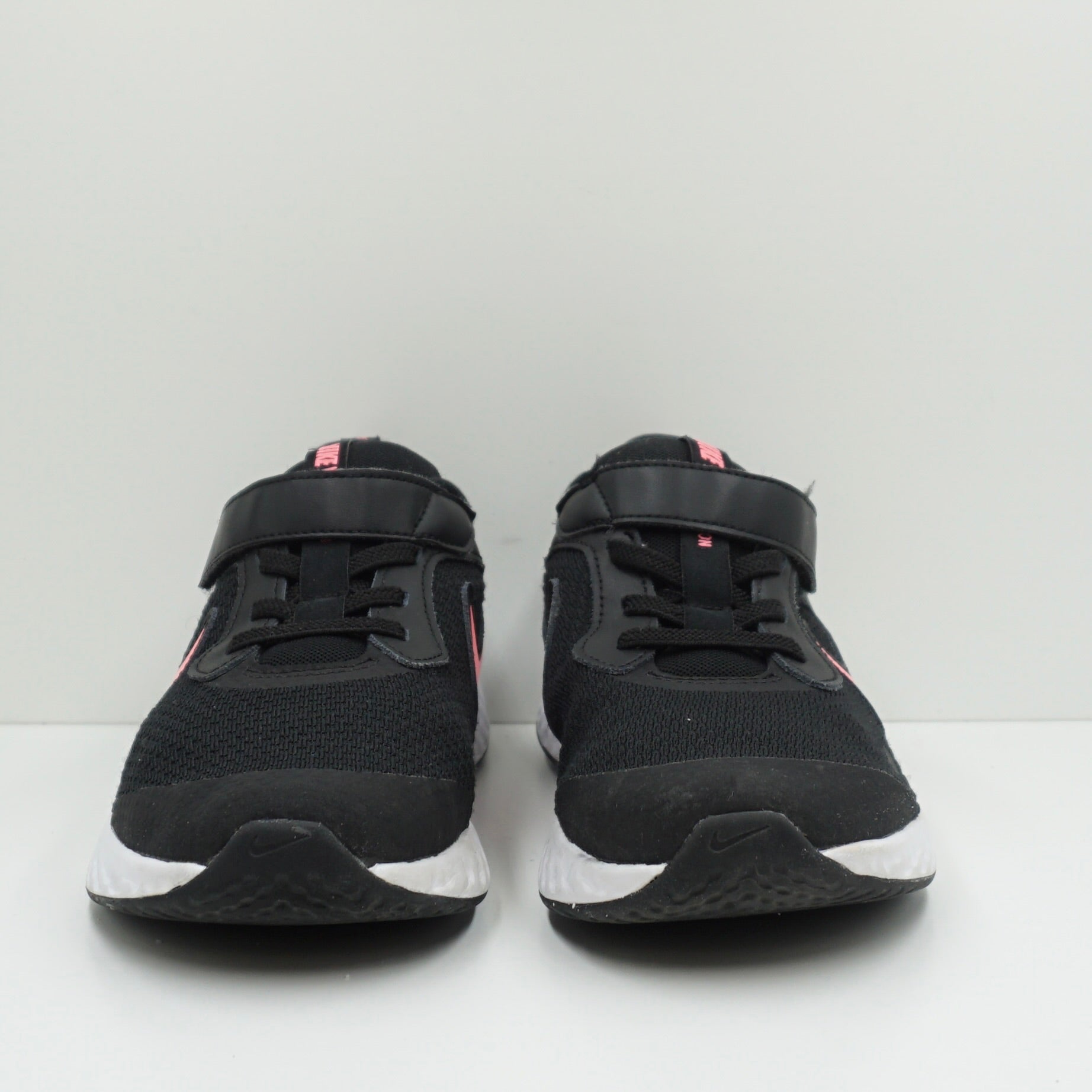 nike revolution 5 black sunset pulse