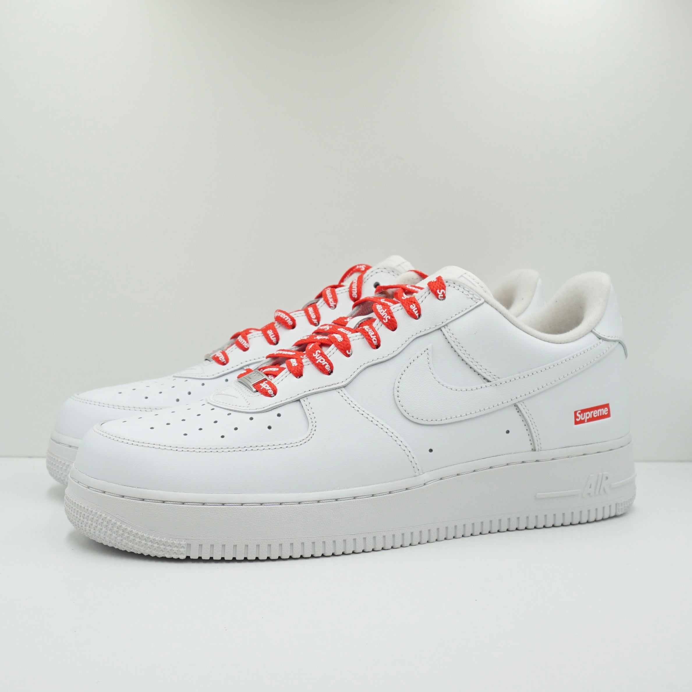 Nike Air Force 1 Low Supreme White