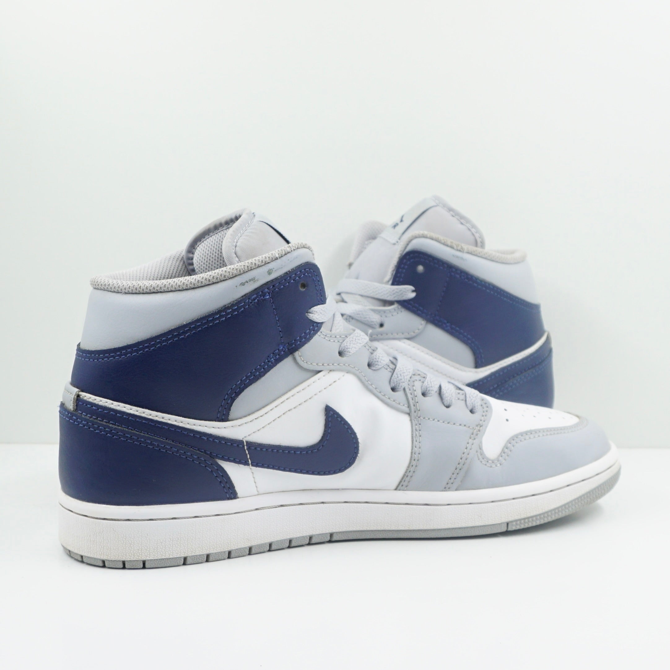Jordan 1 Mid Wolf Grey Midnight Navy
