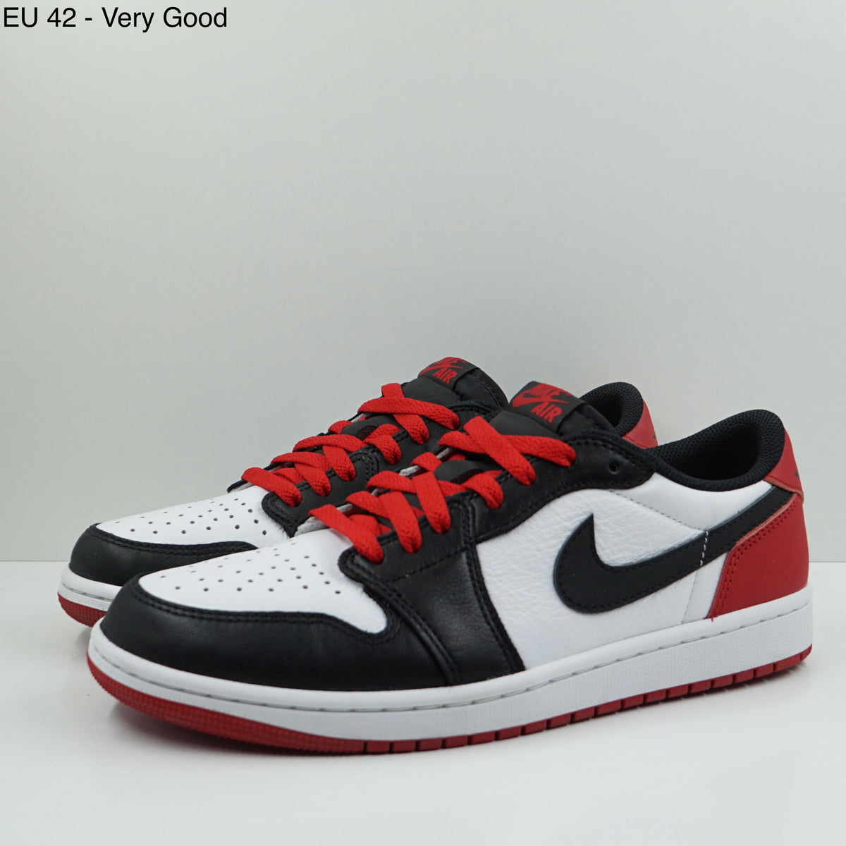 Jordan 1 Retro Low OG Black Toe (2023)