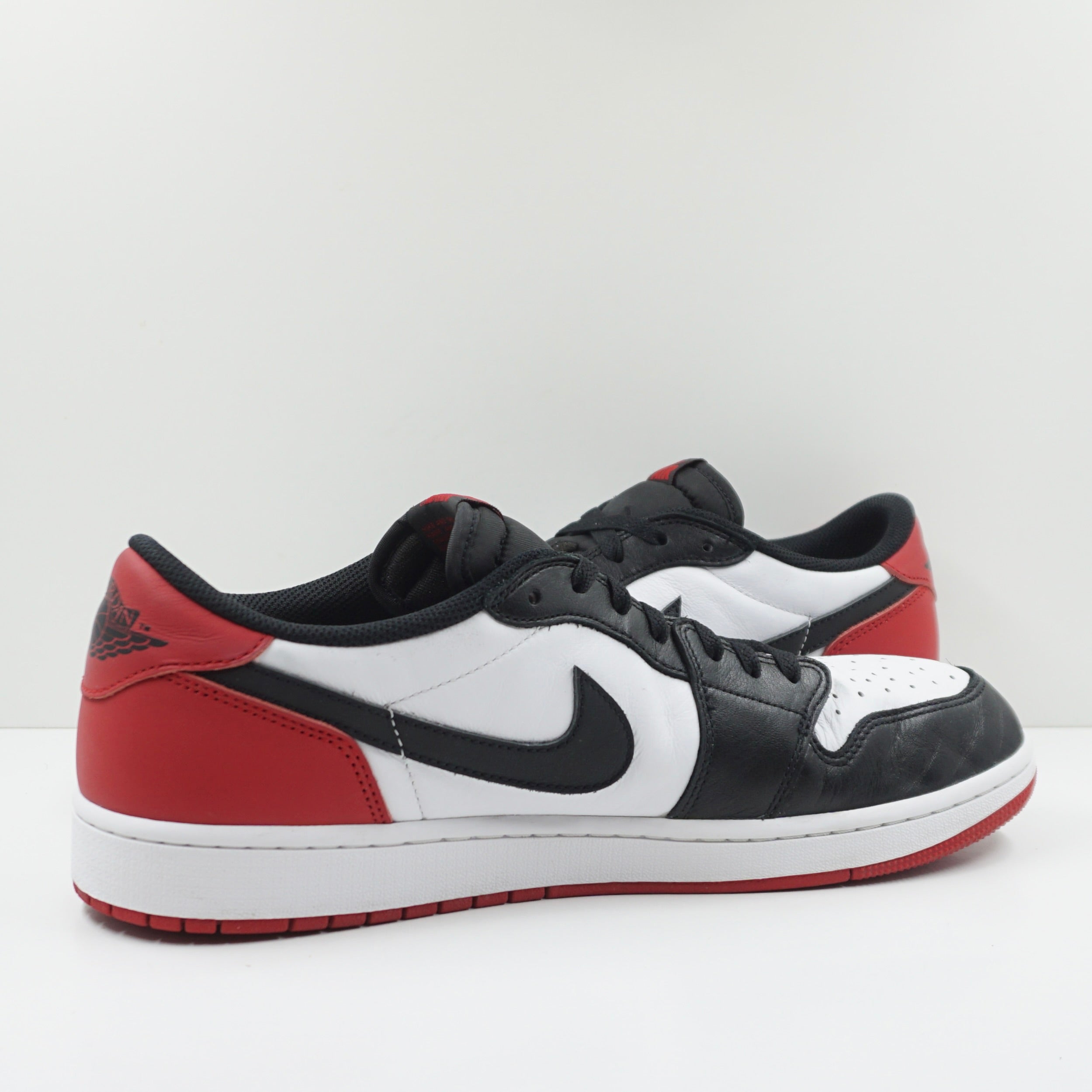 Jordan 1 Retro Low OG Black Toe (2023)