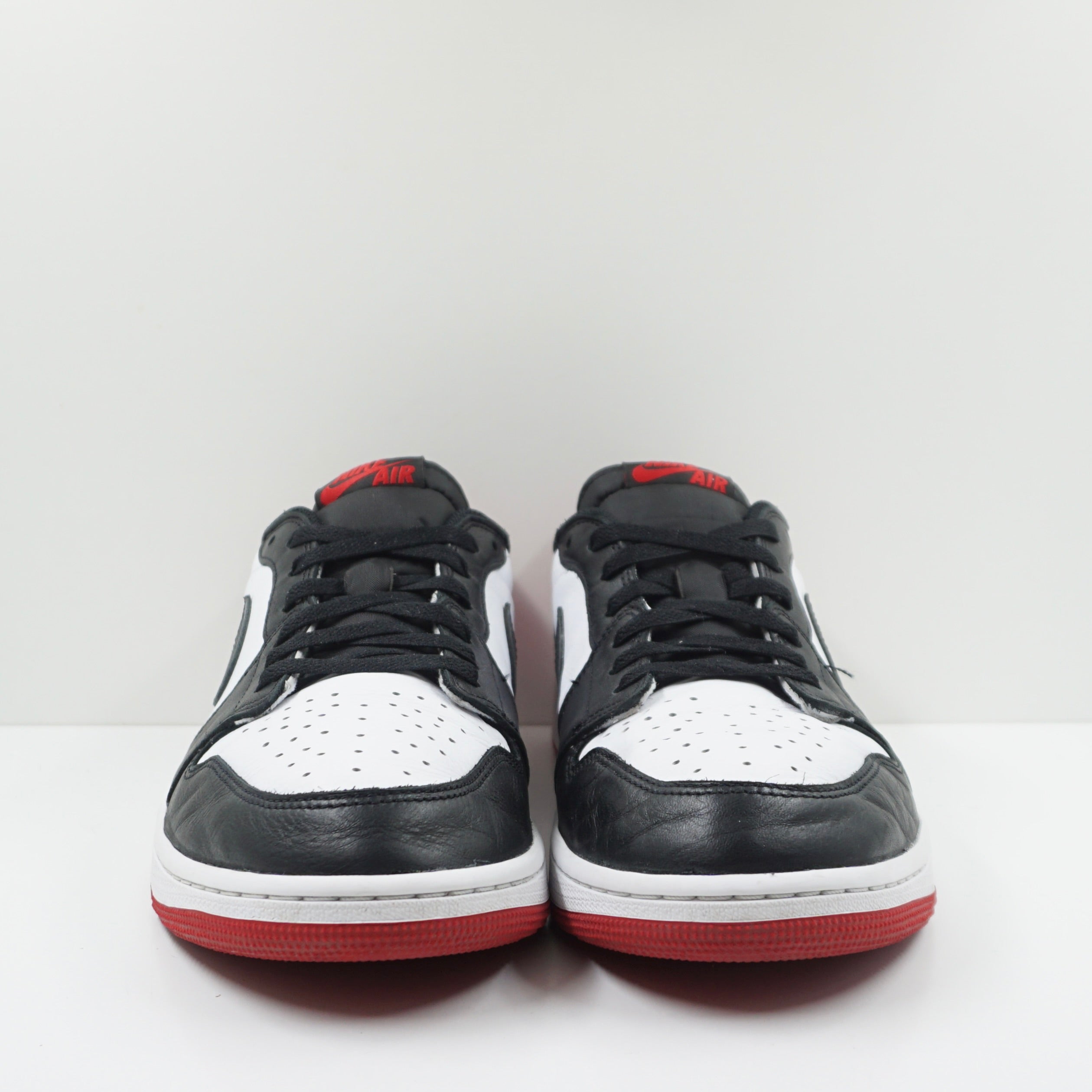 Jordan 1 Retro Low OG Black Toe (2023)