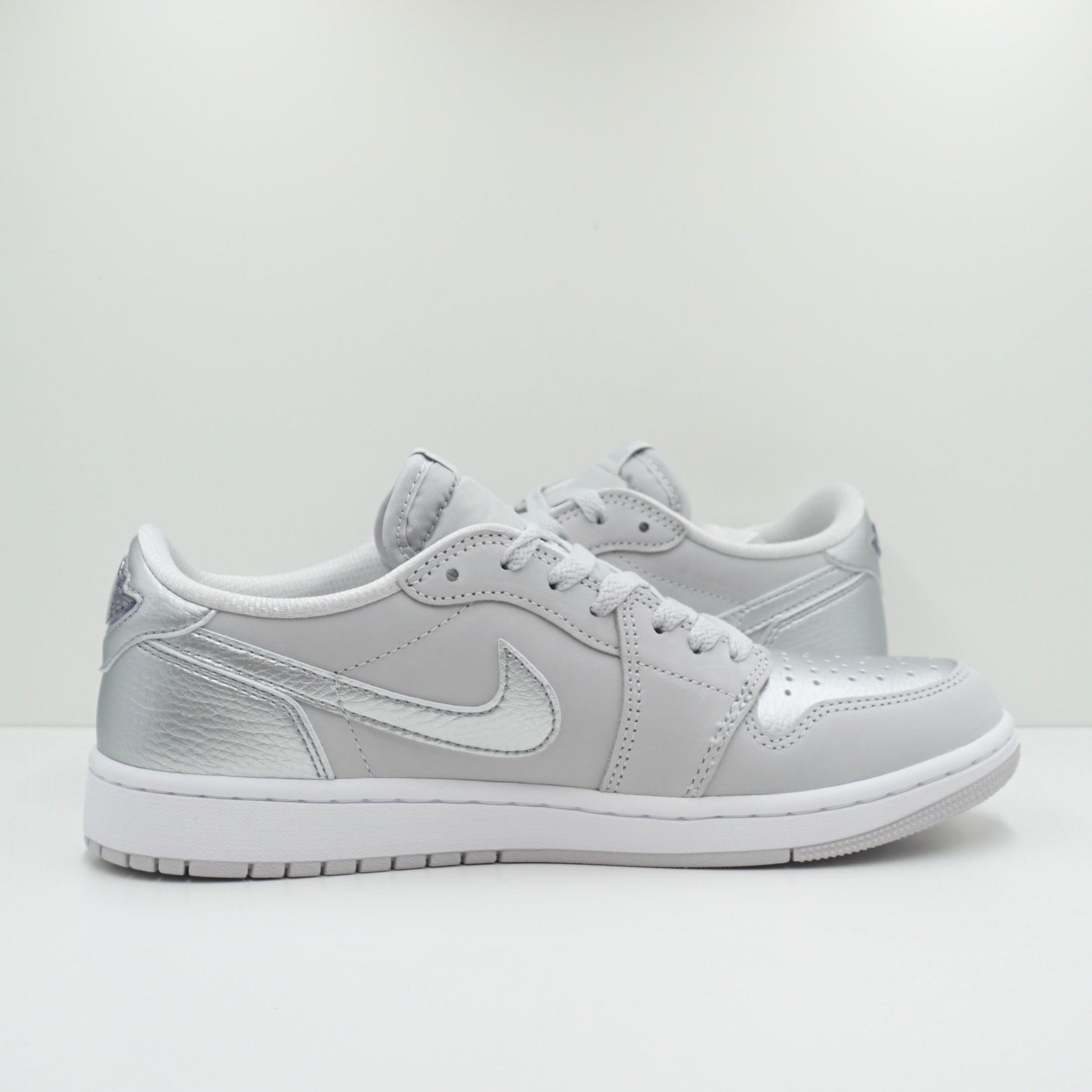 Jordan 1 Low OG Metallic Silver