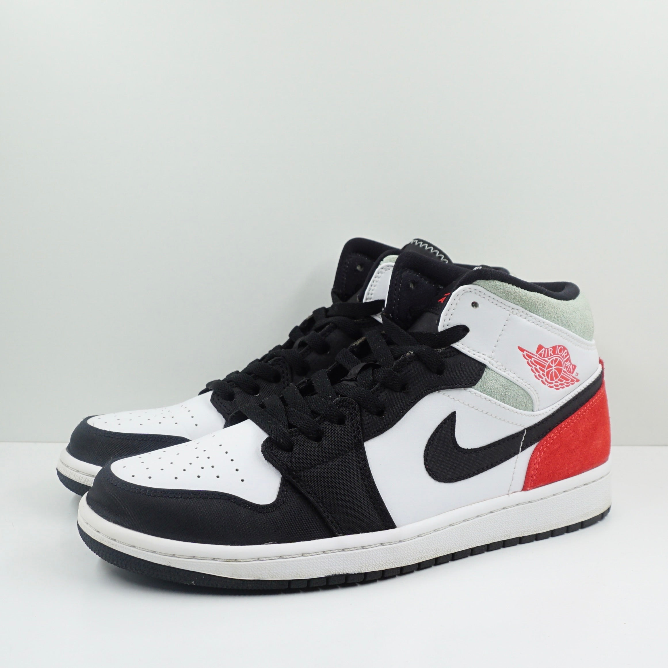 Jordan 1 Mid SE Red Black Toe