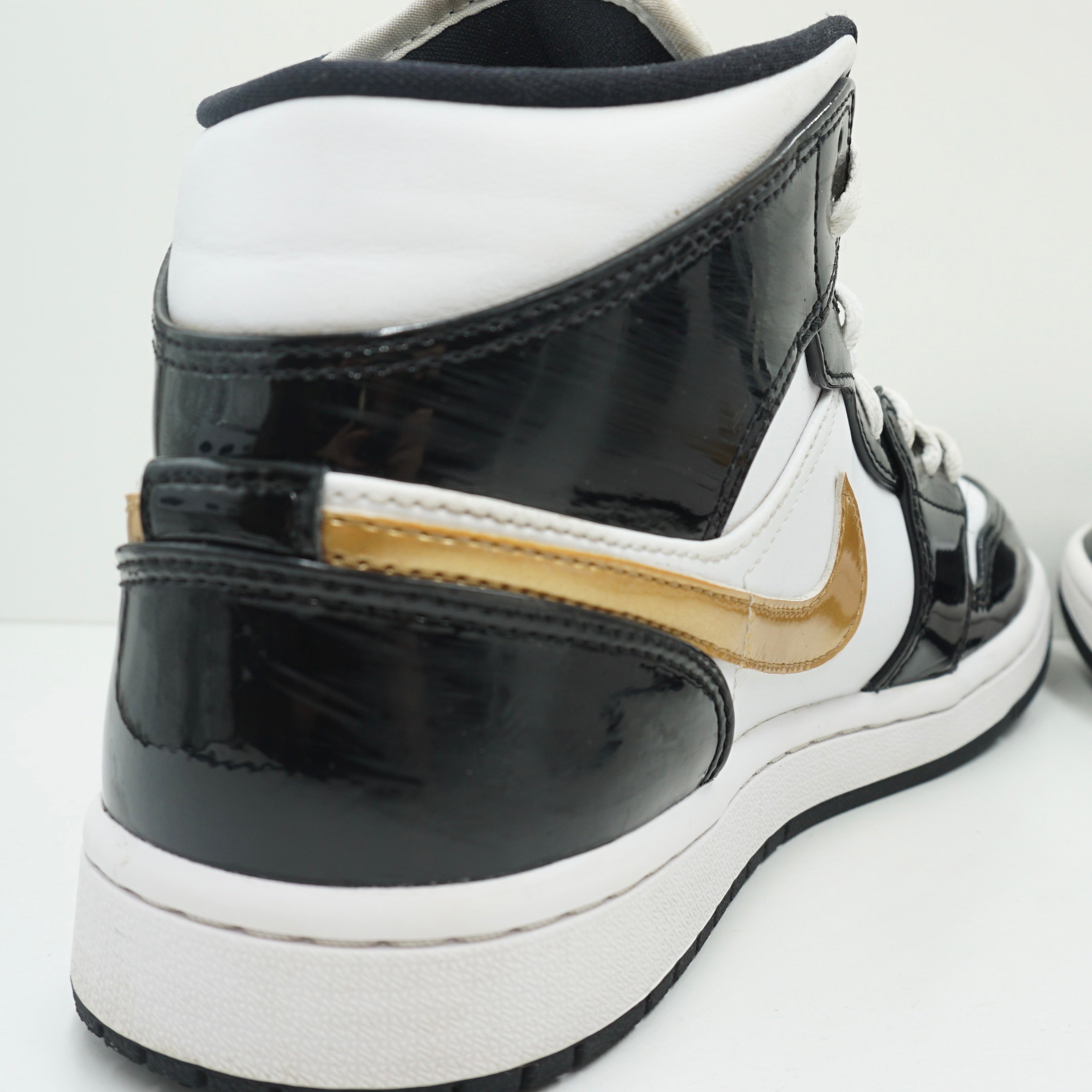 Jordan 1 Mid Patent Black White Gold