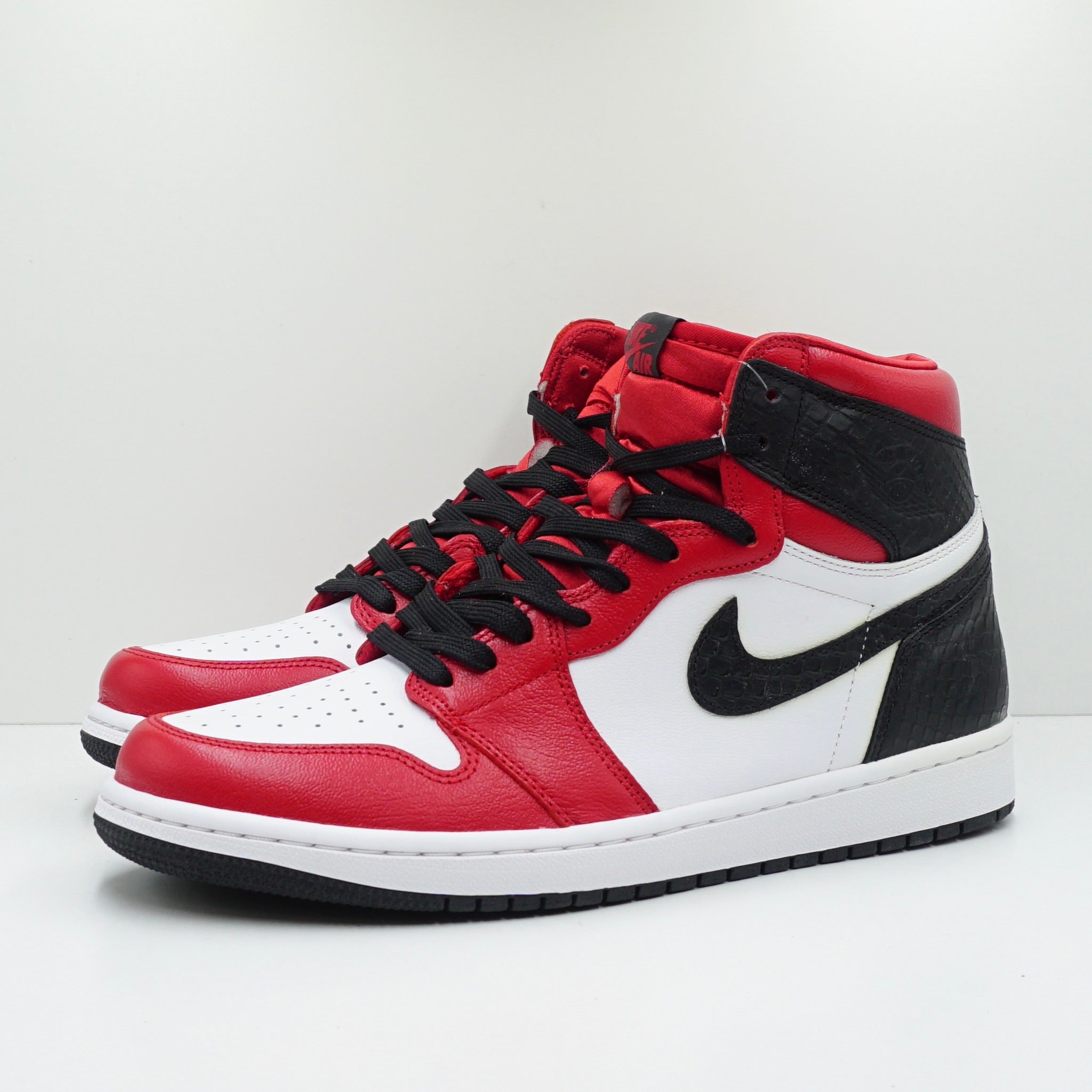 Jordan 1 Retro High Satin Snake Chicago (W)