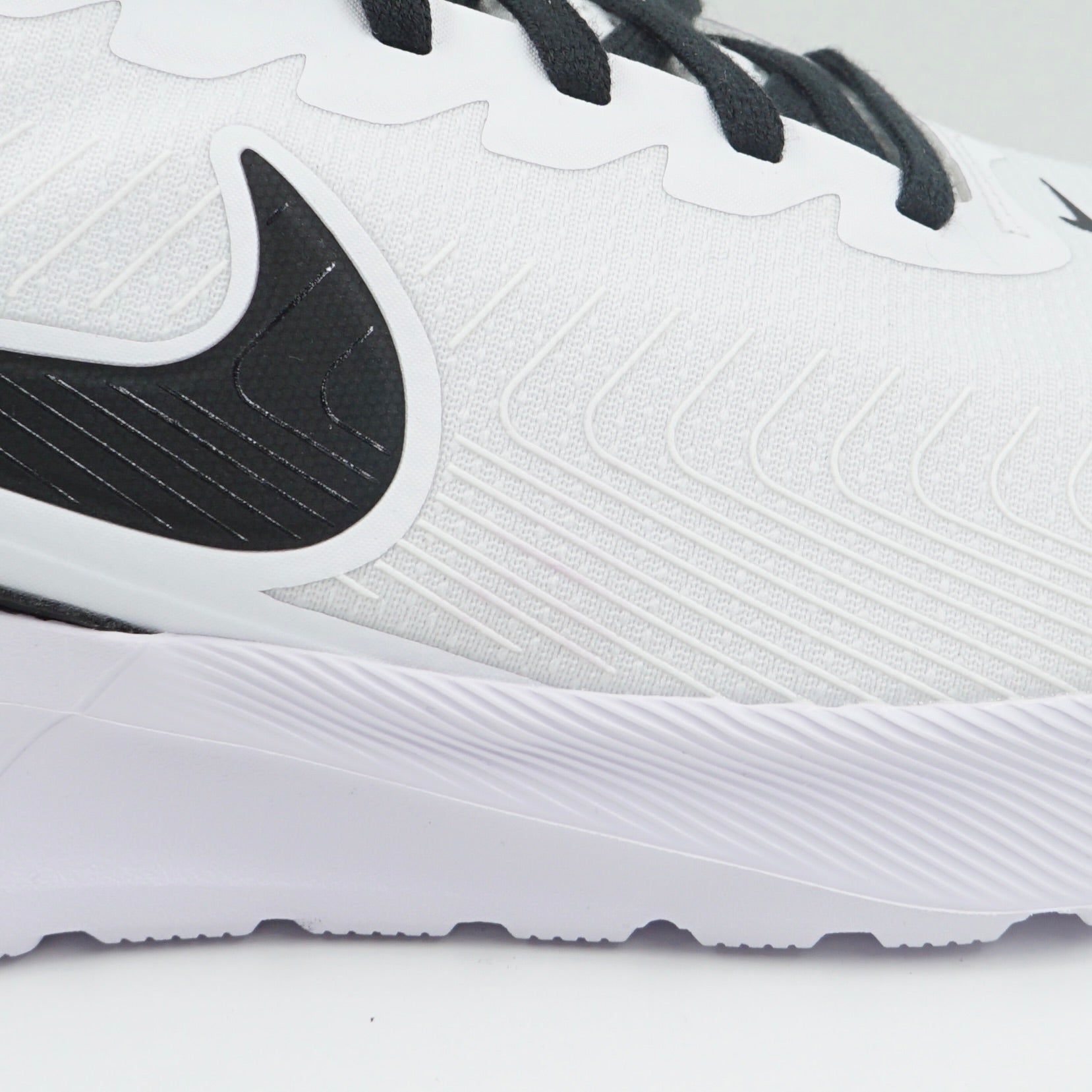 Nike Air Max Nuaxis White Black