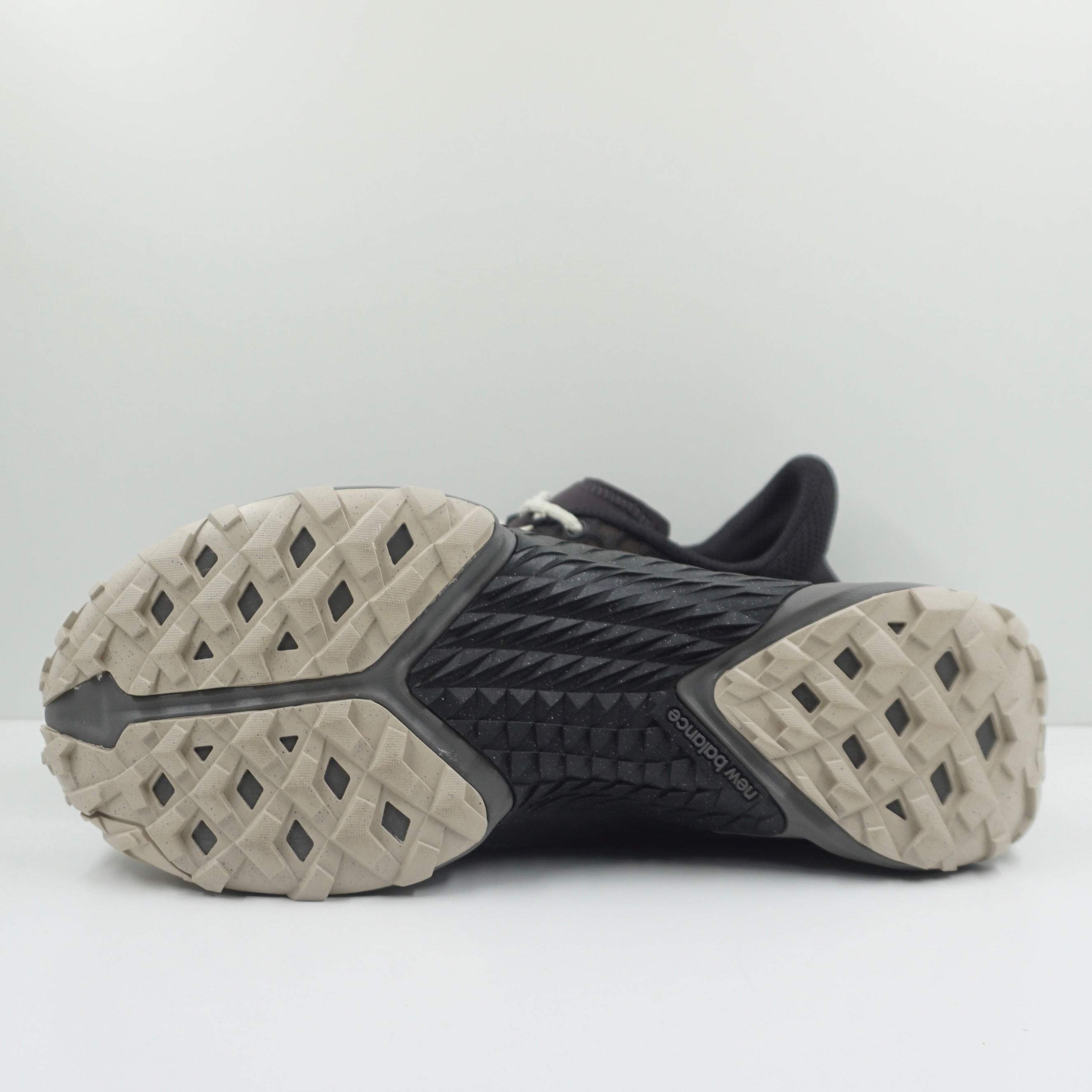 New Balance Minimus Trail Black Tan