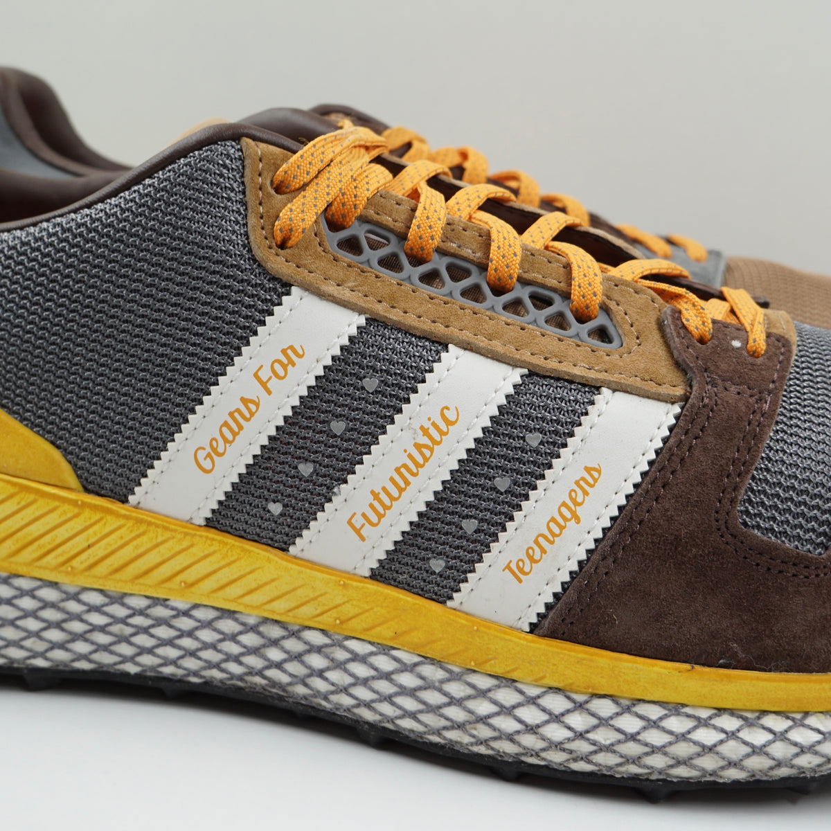 Adidas Questar Human Made Brown