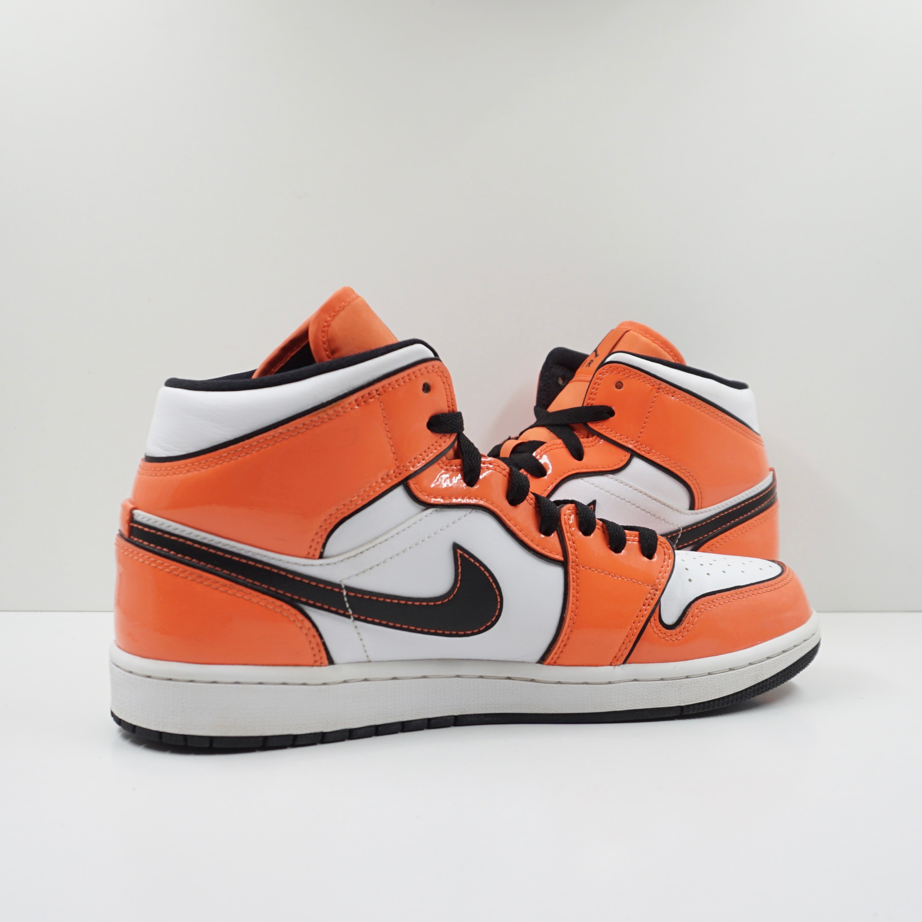 Jordan 1 Mid SE Turf Orange