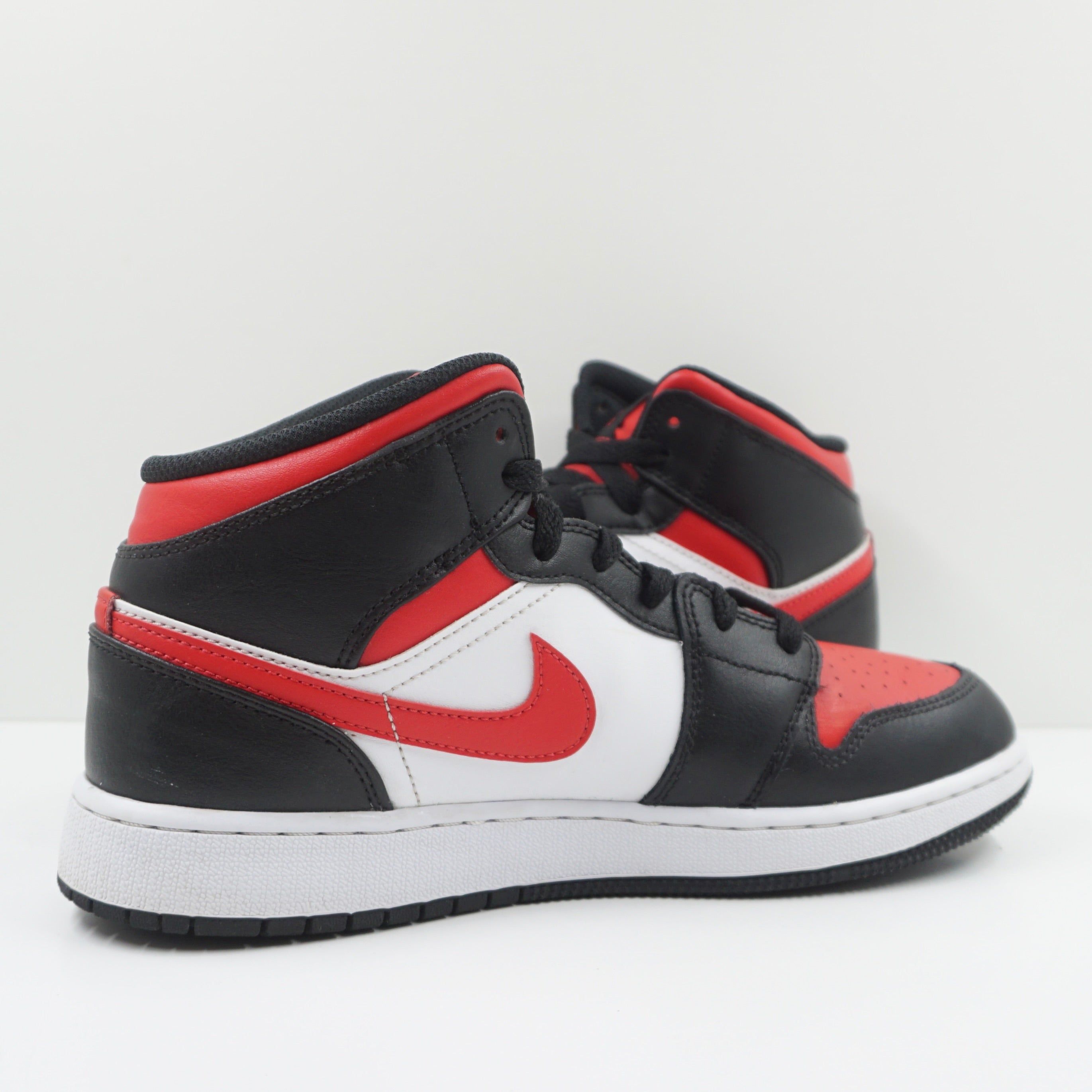 Jordan 1 Mid Black Fire Red (GS)