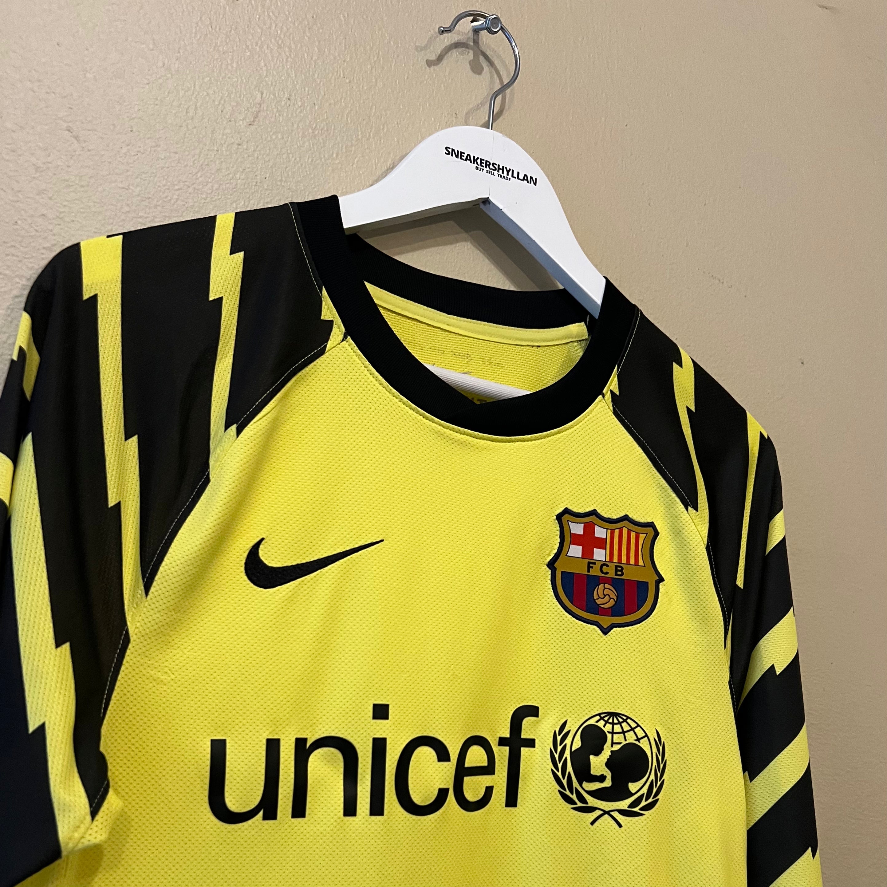 Nike FC Barcelona 2010/2011 Goalkeeper Football Jersey