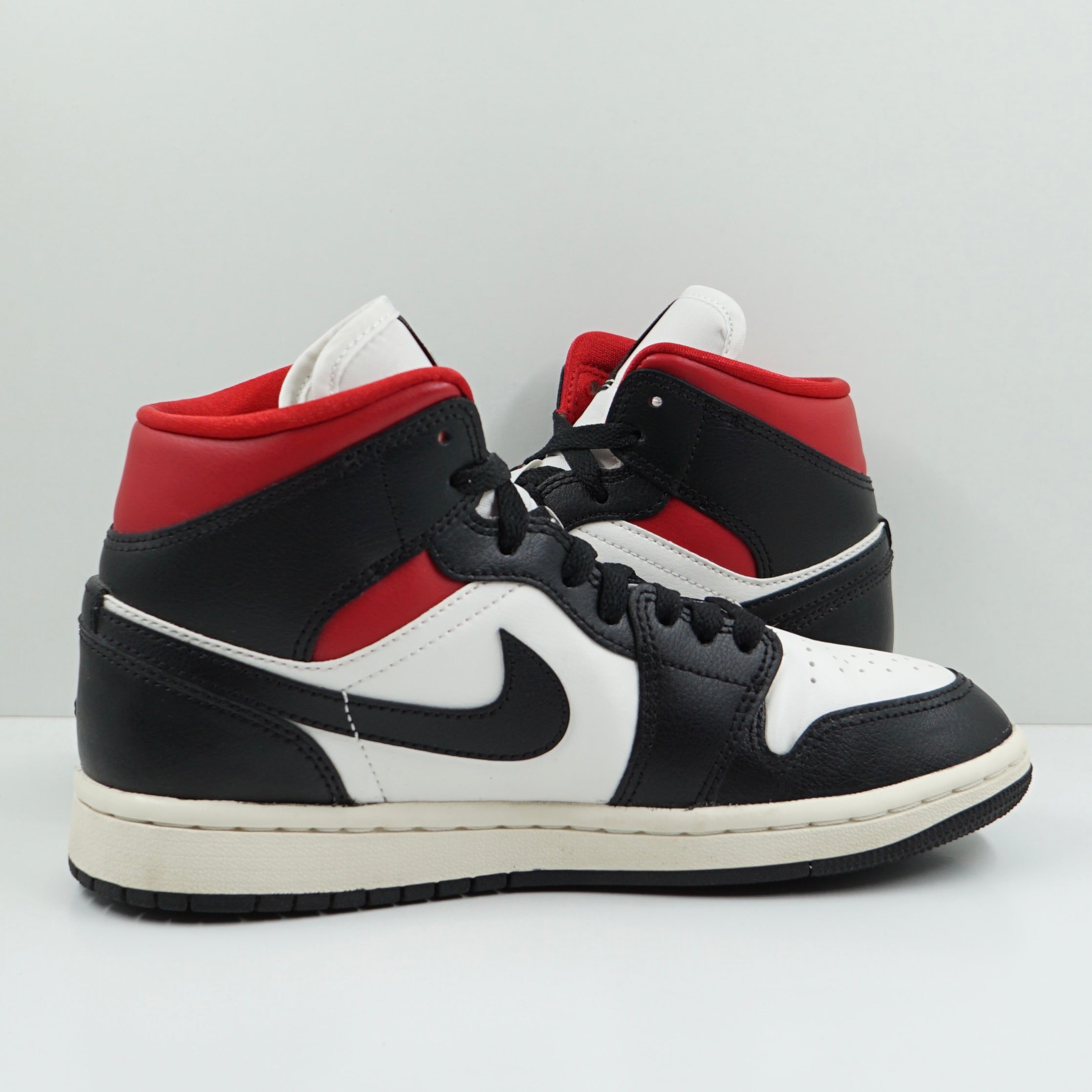 Jordan 1 Mid Gym Red Panda (W)