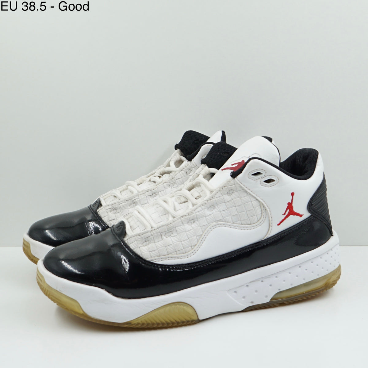 Jordan Max Aura 2 White Black Gym Red