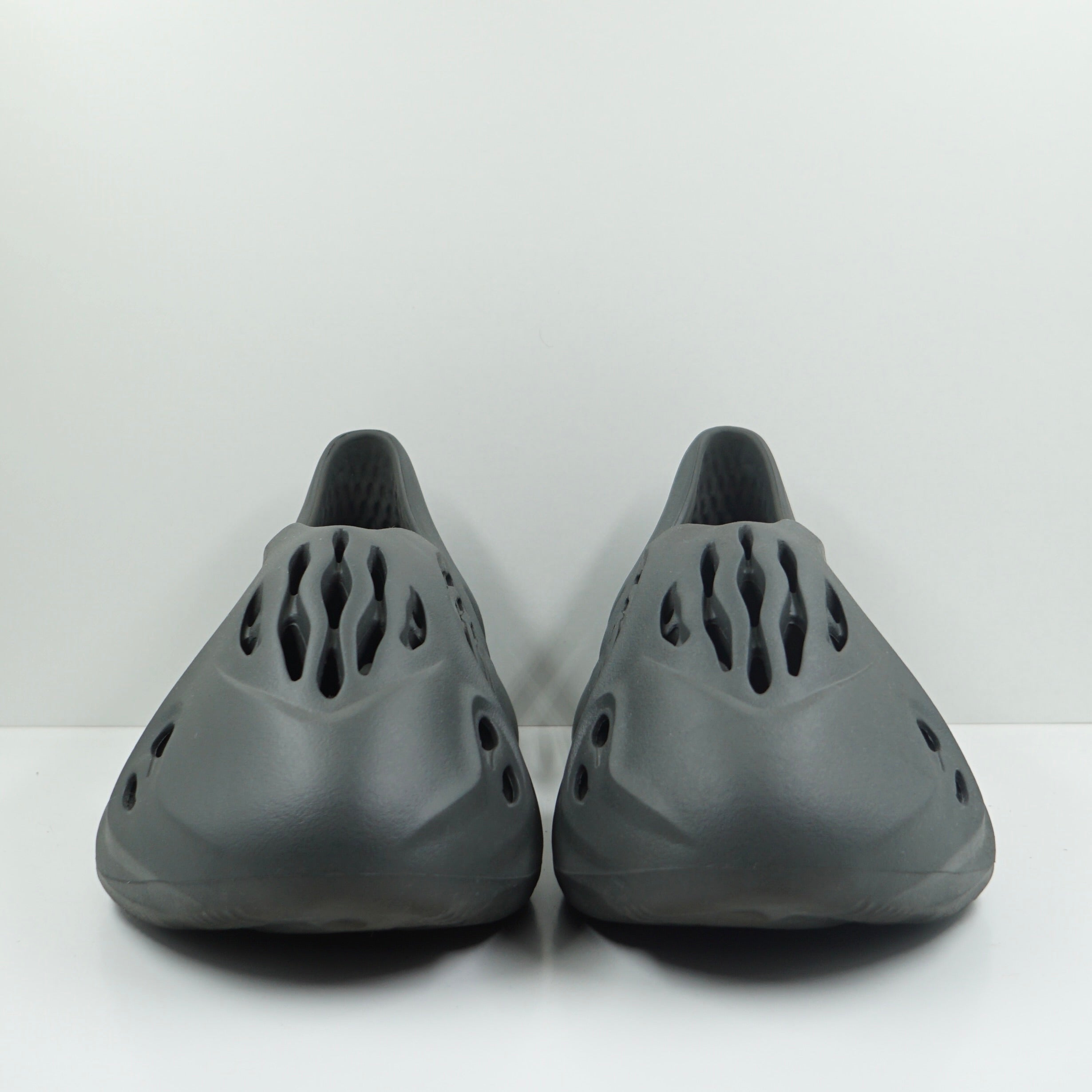 Adidas Yeezy Foam RNNR Carbon