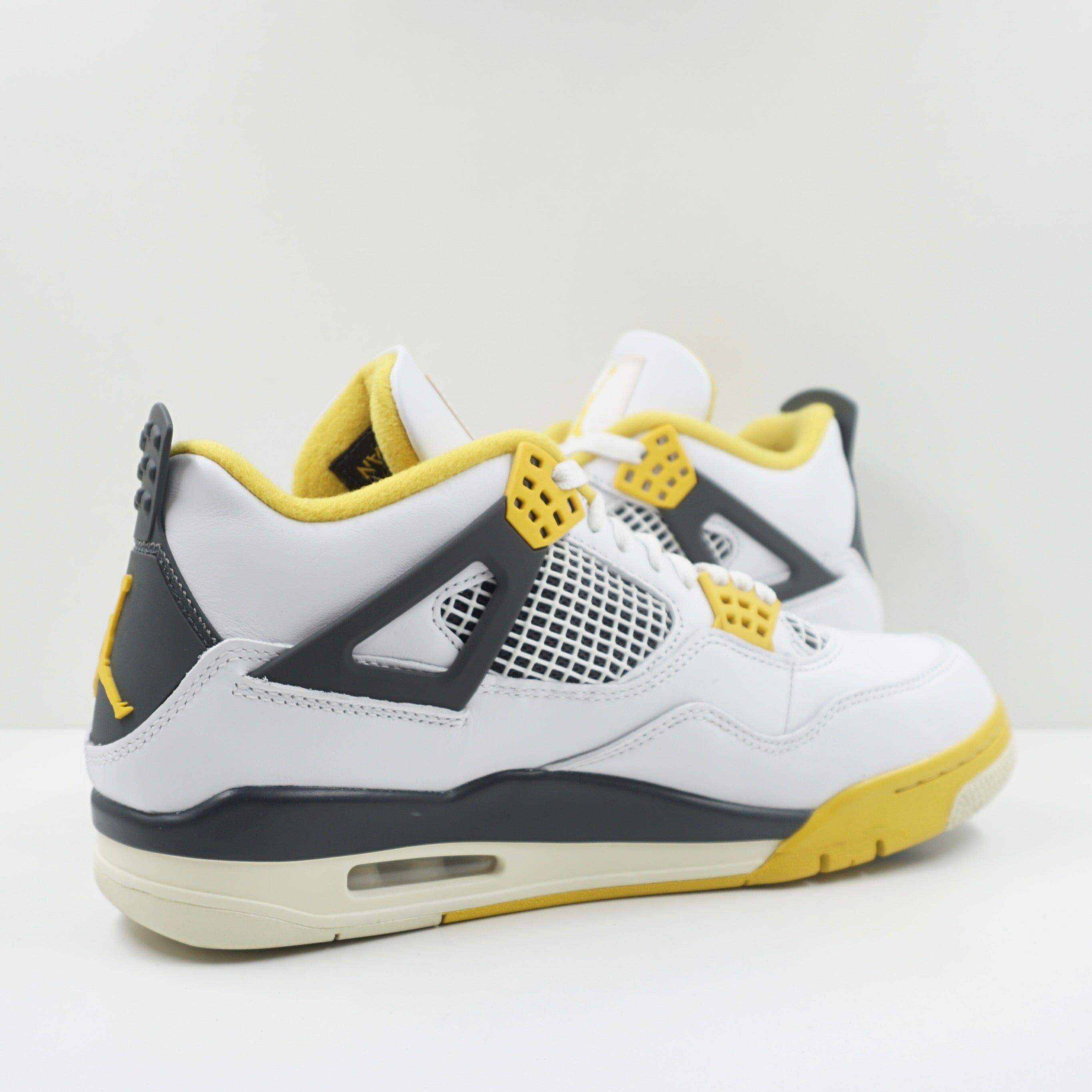 Jordan 4 Retro Vivid Sulfur (W)