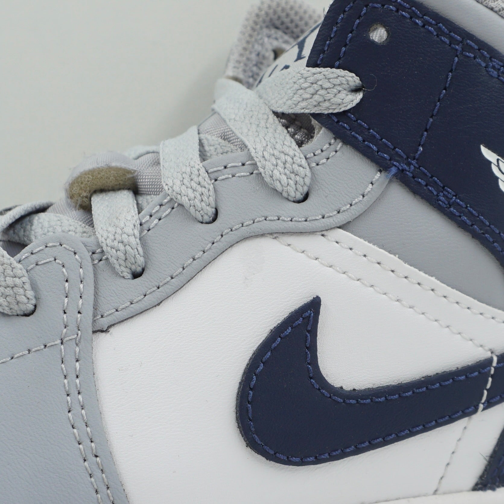 Jordan 1 Mid Wolf Grey Midnight Navy (GS)