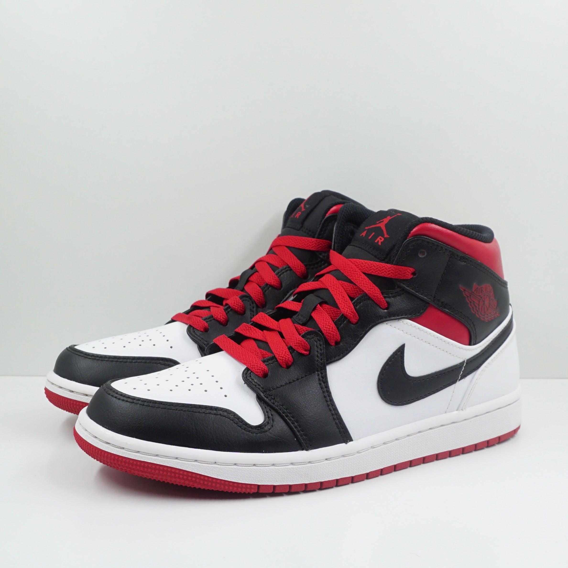 Jordan 1 Mid Gym Red Black Toe