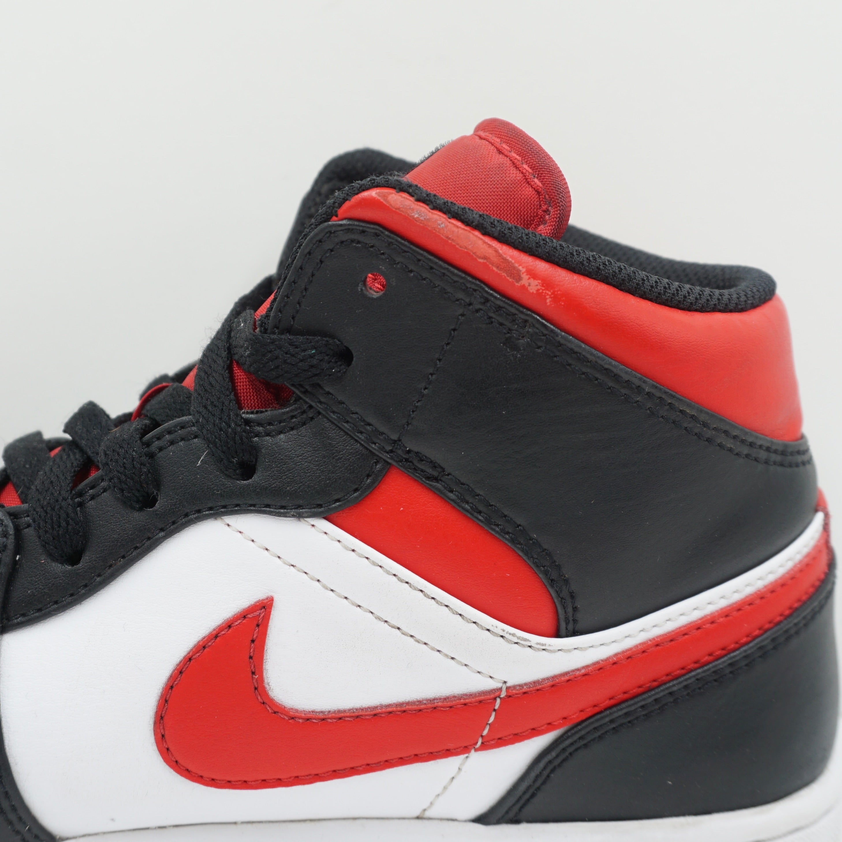 Jordan 1 Mid White Black Red (2022)