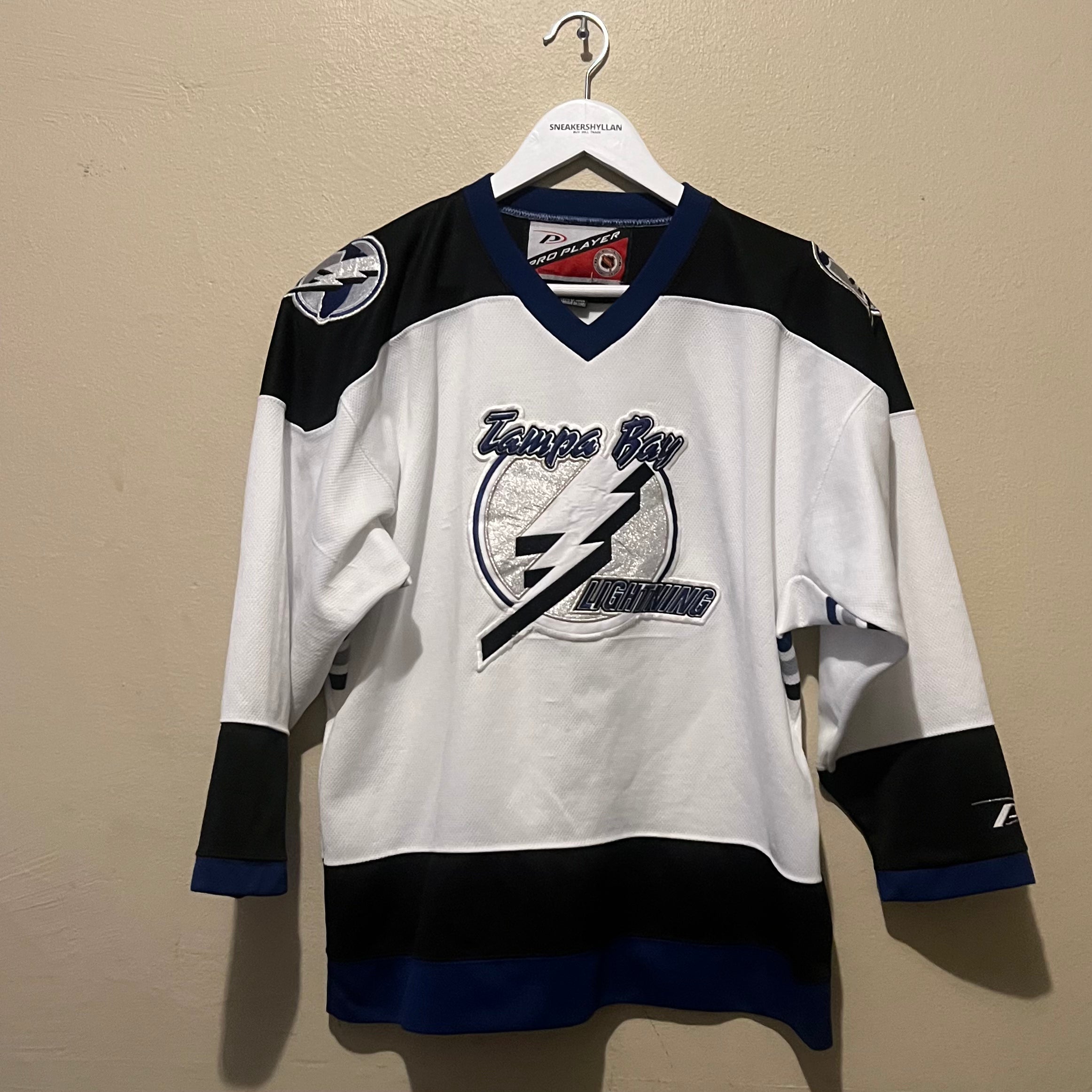 Pro Player Tampa Bay Lightning NHL Jersey (Youth)