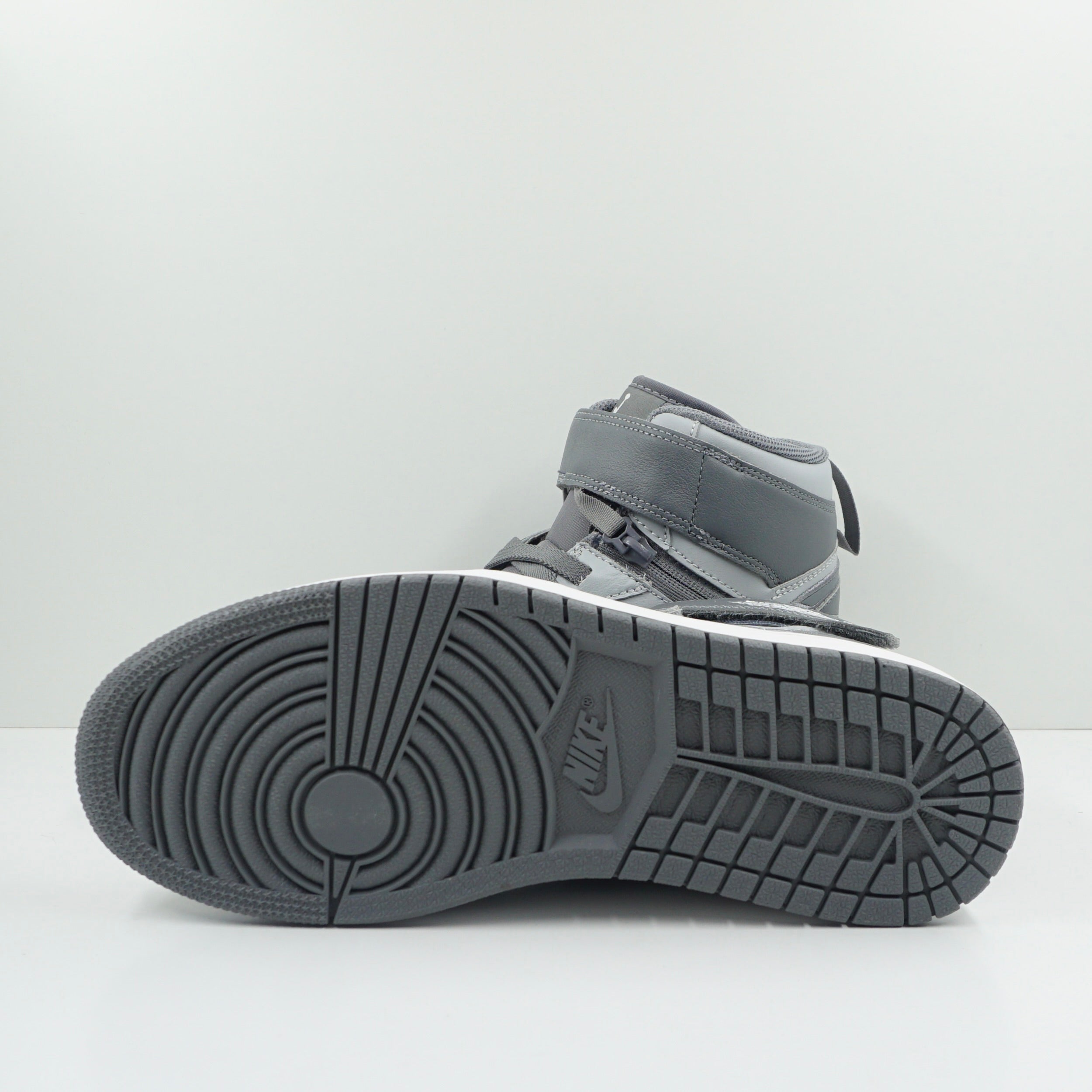 Jordan 1 High FlyEase Light Smoke Grey