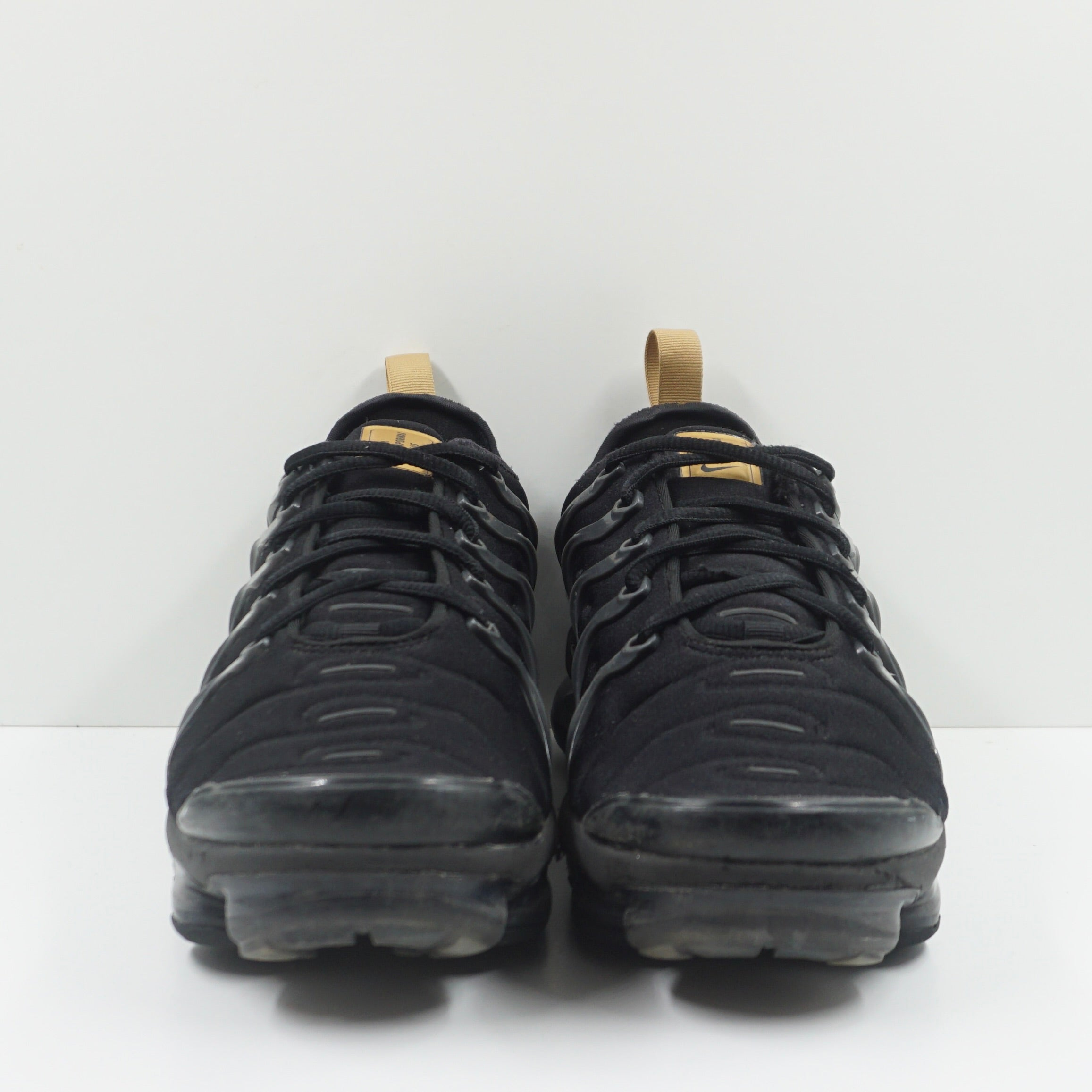 Nike air vapormax plus black metallic gold anthracite best sale