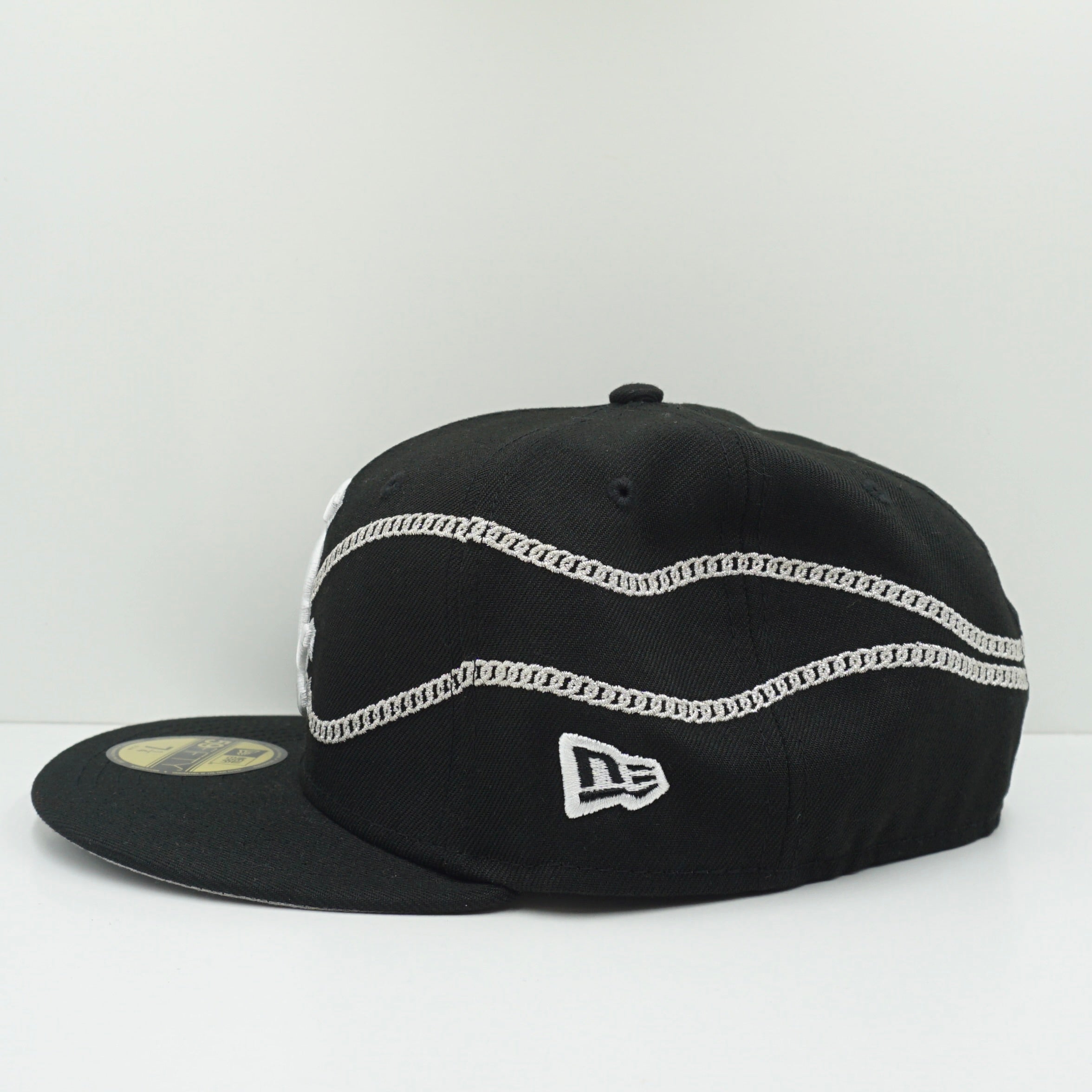 New Era Cooperstown Chicago White Sox Silver Chain Black Fitted Cap