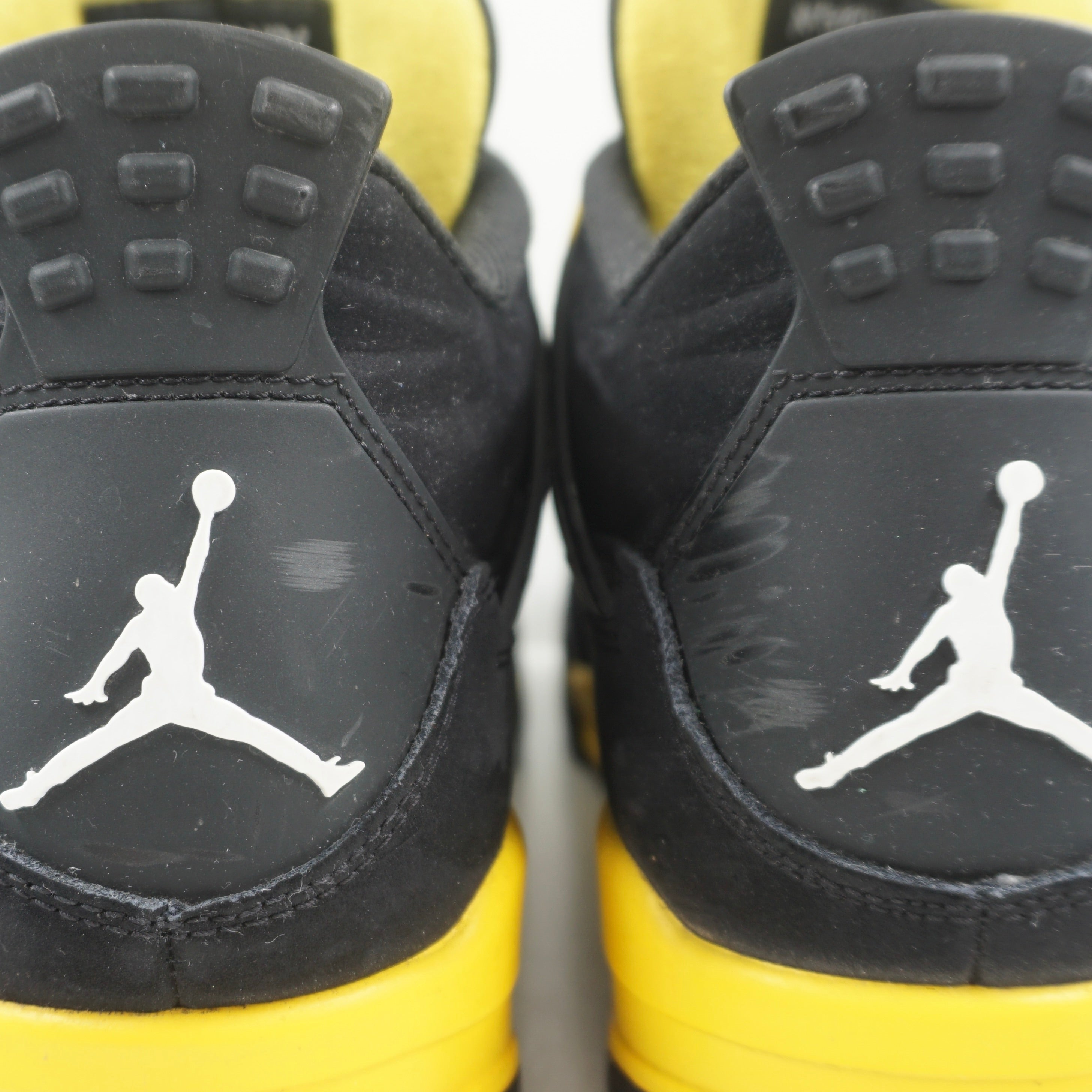 Jordan 4 Retro Thunder (2023)