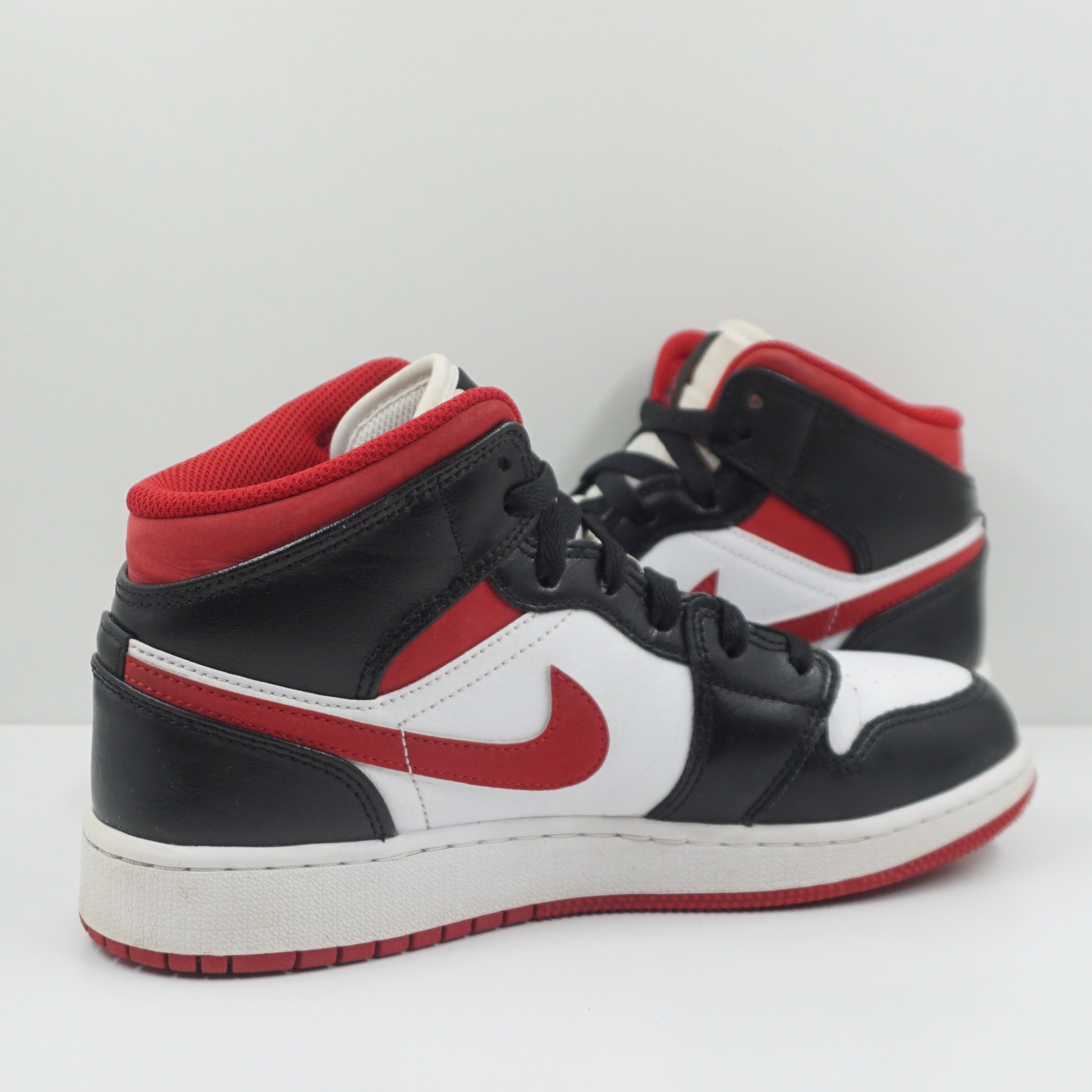 Jordan 1 Mid Gym Red Black White (GS)