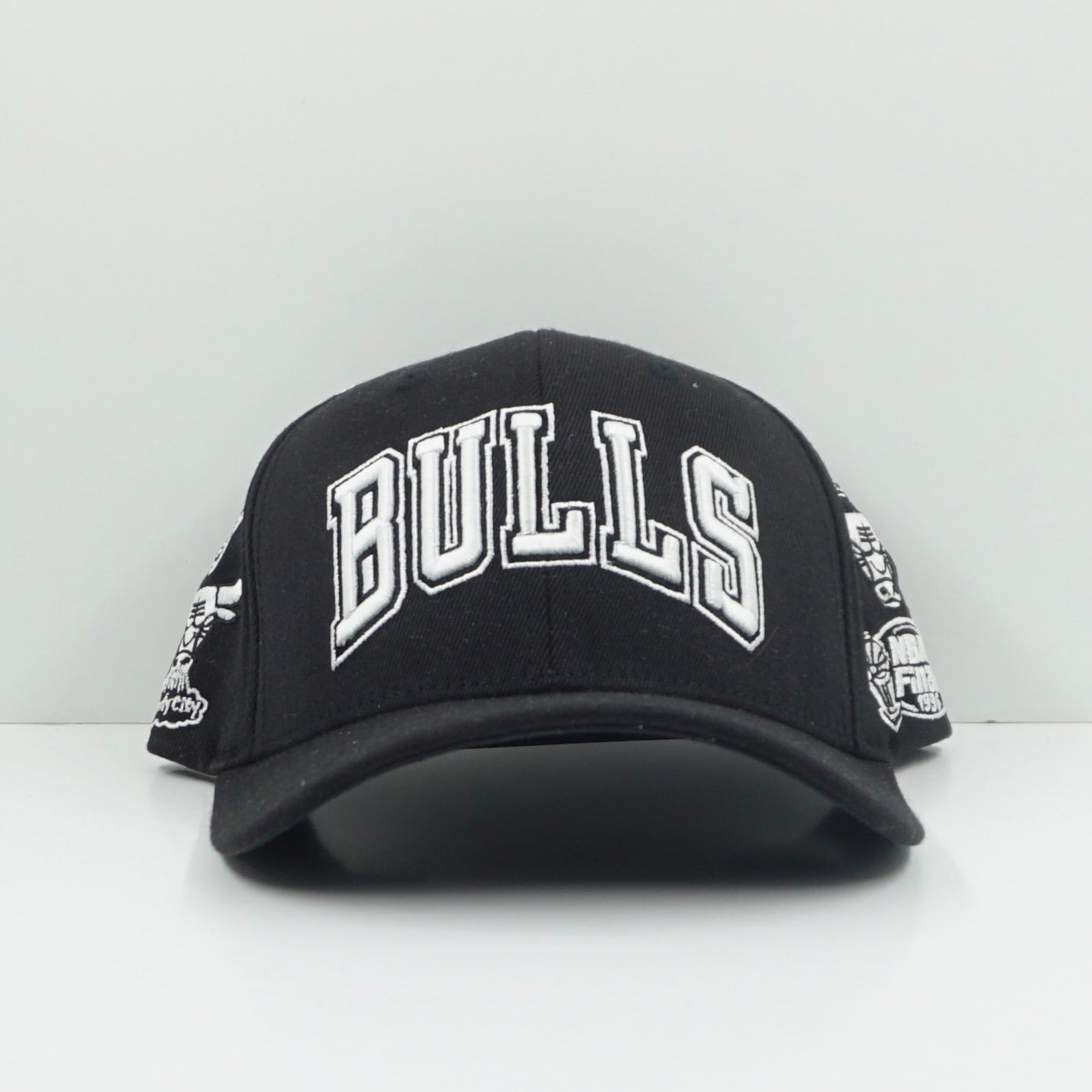 Mitchell & Ness Chicago Bulls Multi Logo Black White Snapback Cap