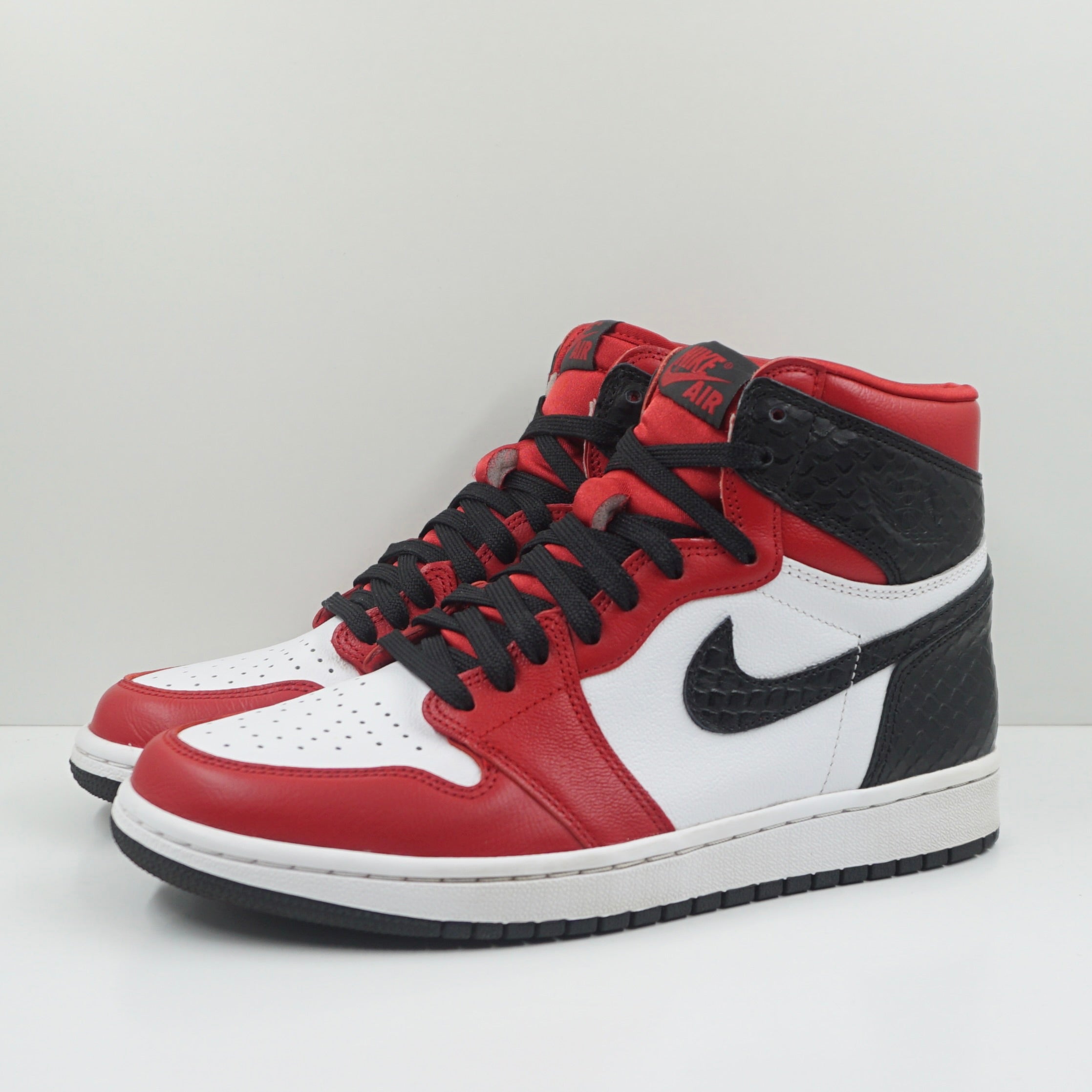 Jordan 1 Retro High Satin Snake Chicago (W)