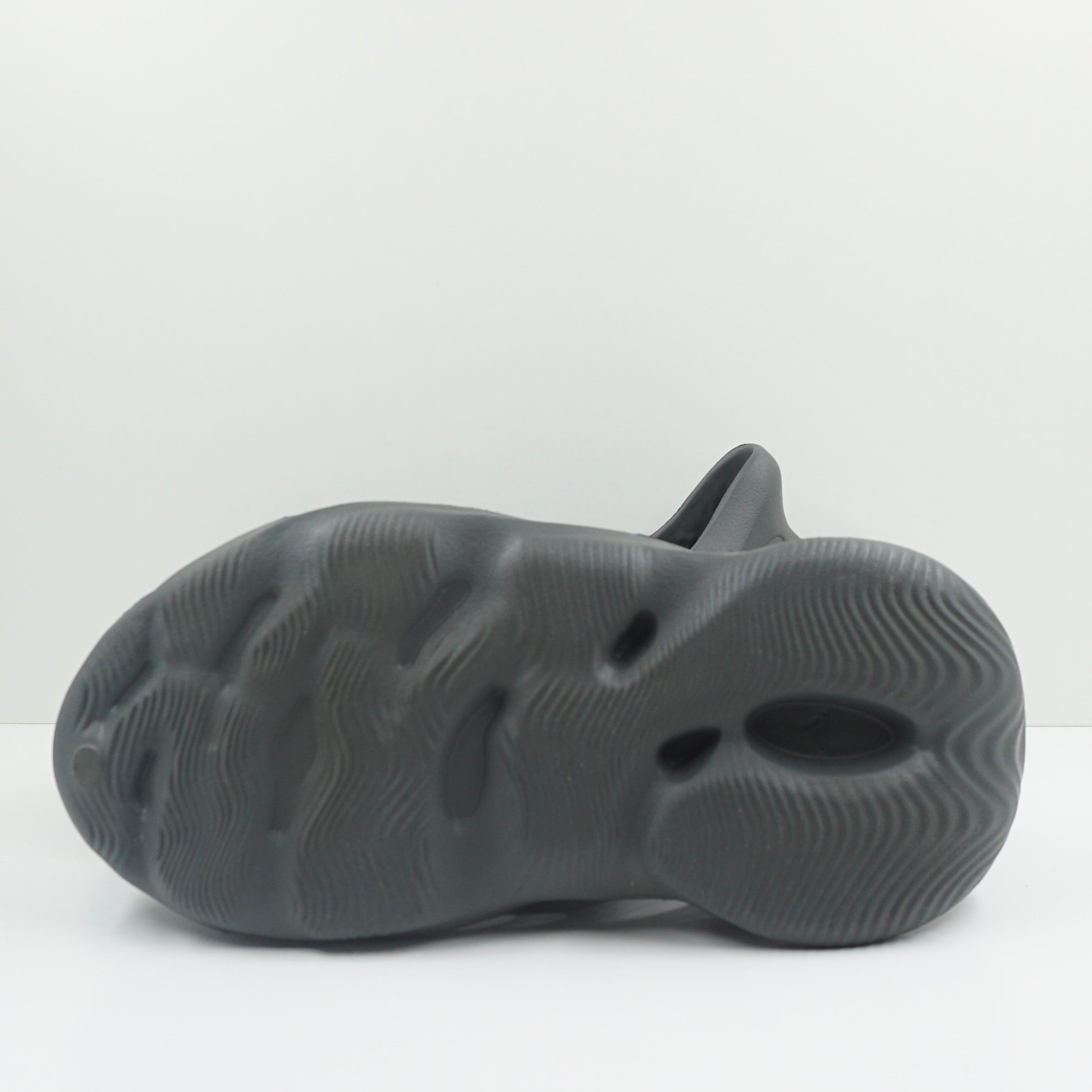 Adidas Yeezy Foam RNNR Carbon