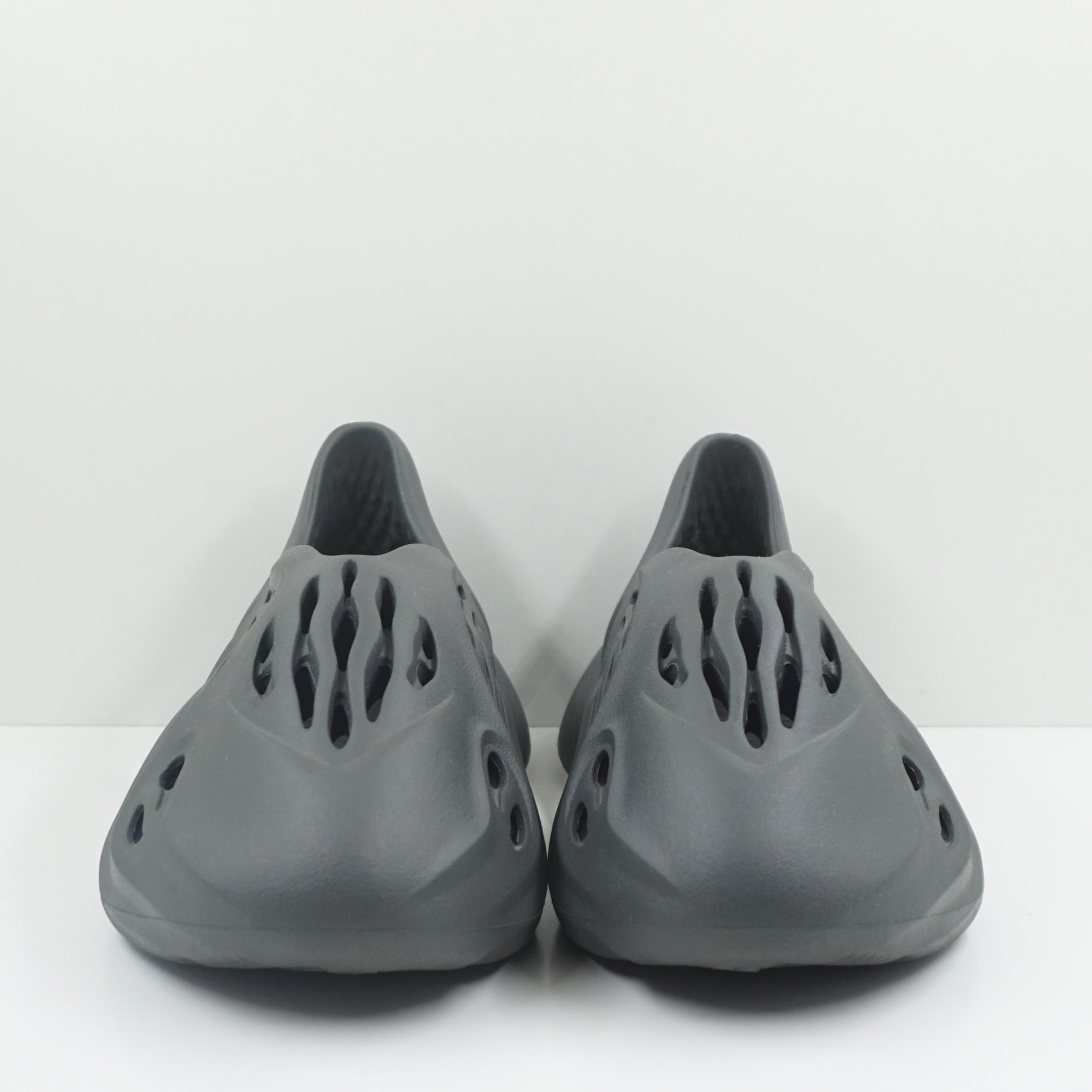 Adidas Yeezy Foam RNNR Carbon