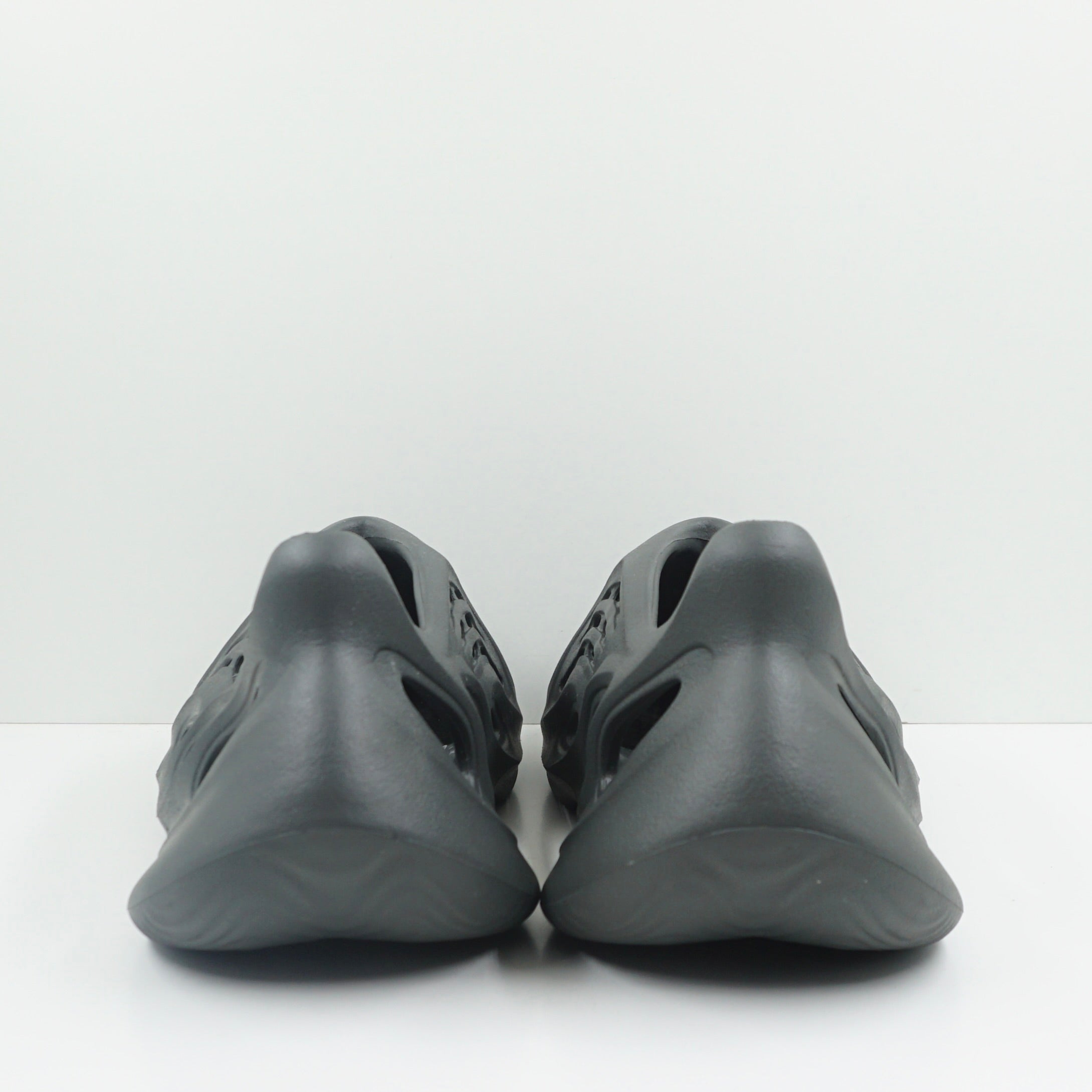 Adidas Yeezy Foam RNNR Carbon
