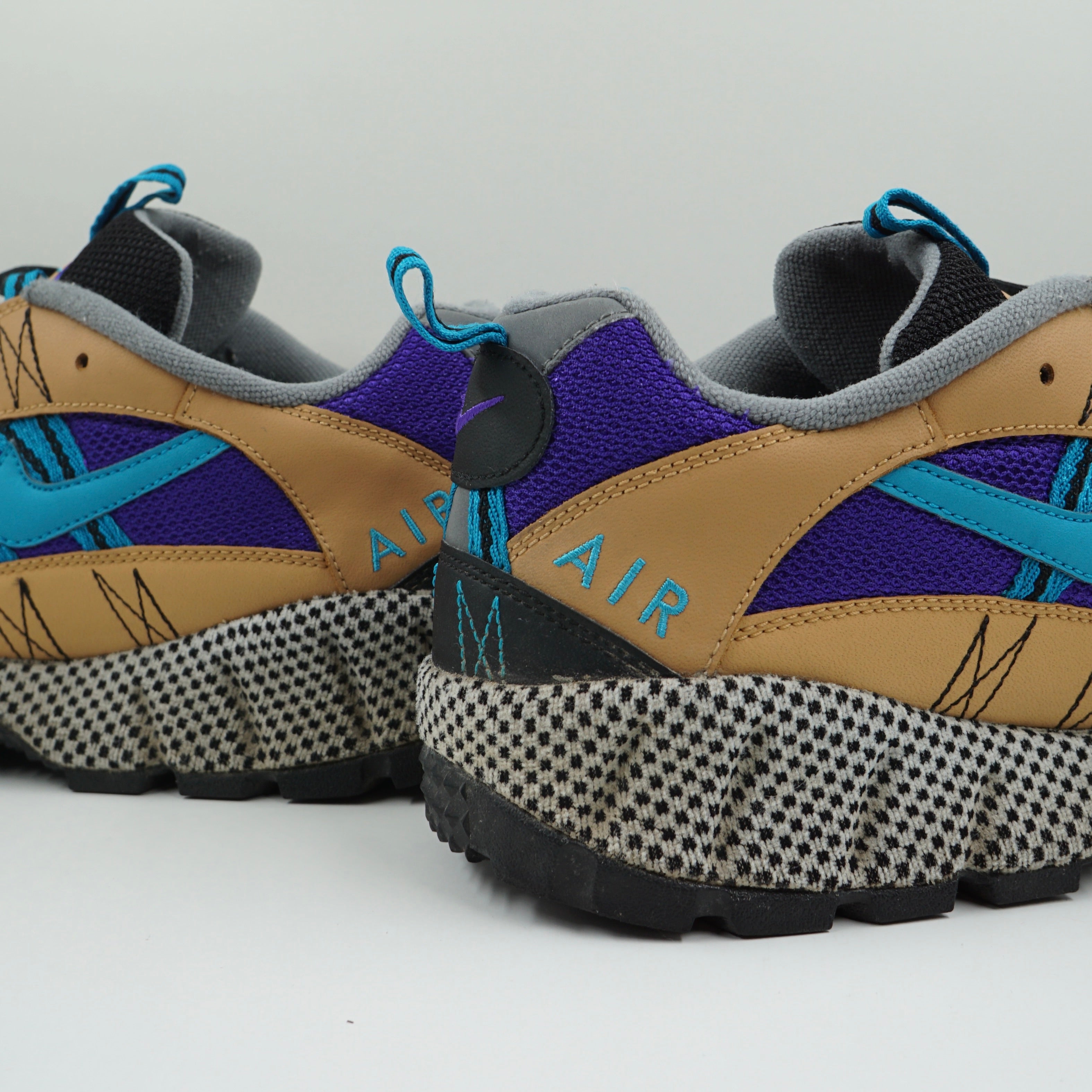 Nike Air Humara 17 Elemental Gold Neo Turquoise