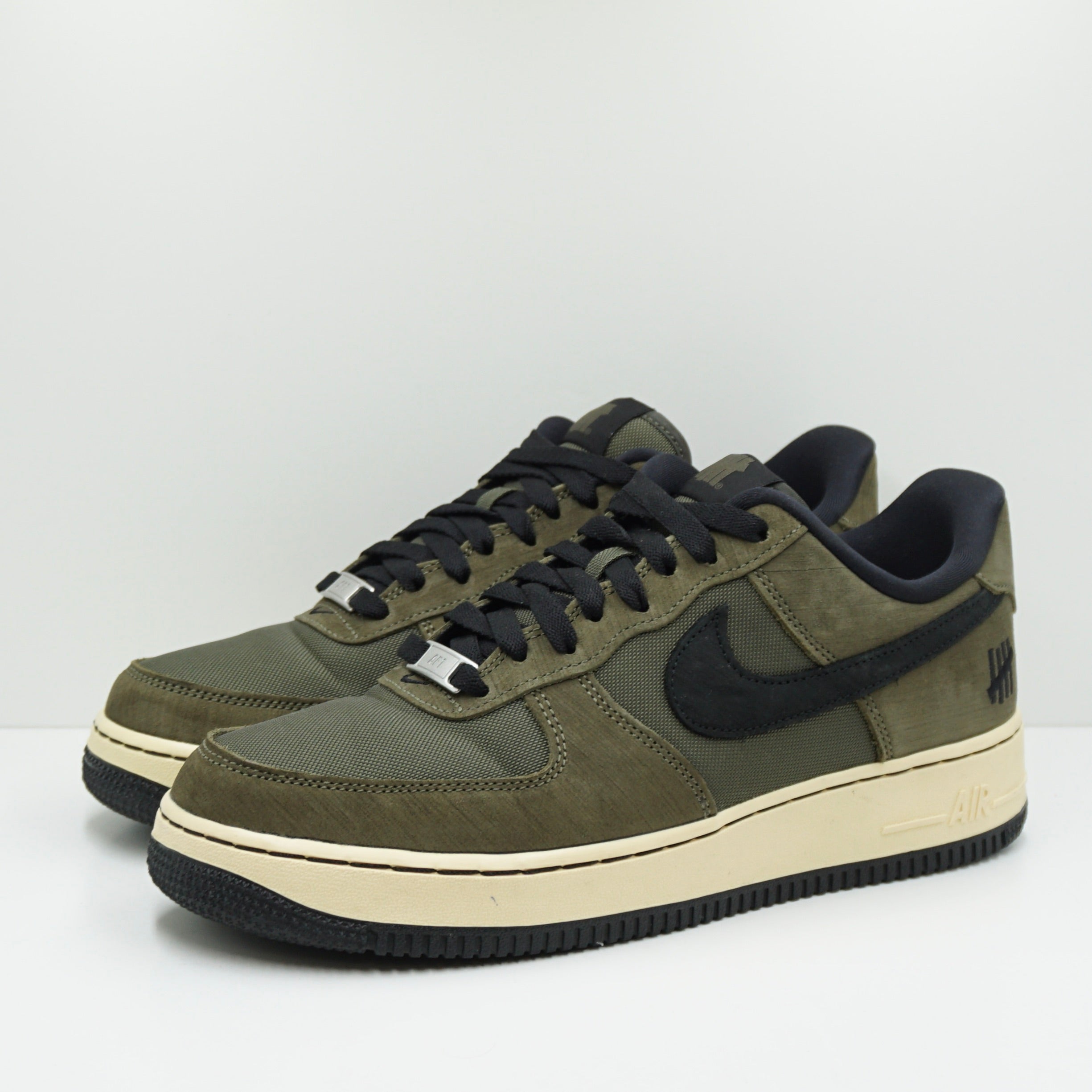 Nike Air Force 1 Low SP Undefeated Ballistic Dunk vs. AF1