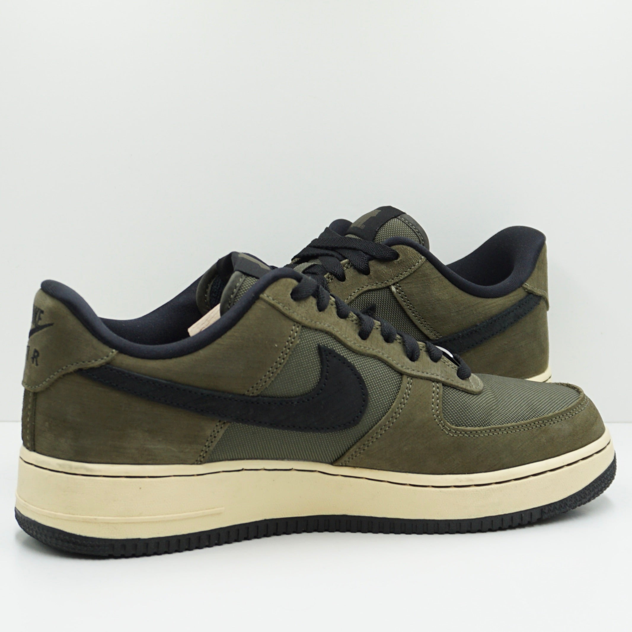 Nike Air Force 1 Low SP Undefeated Ballistic Dunk vs. AF1