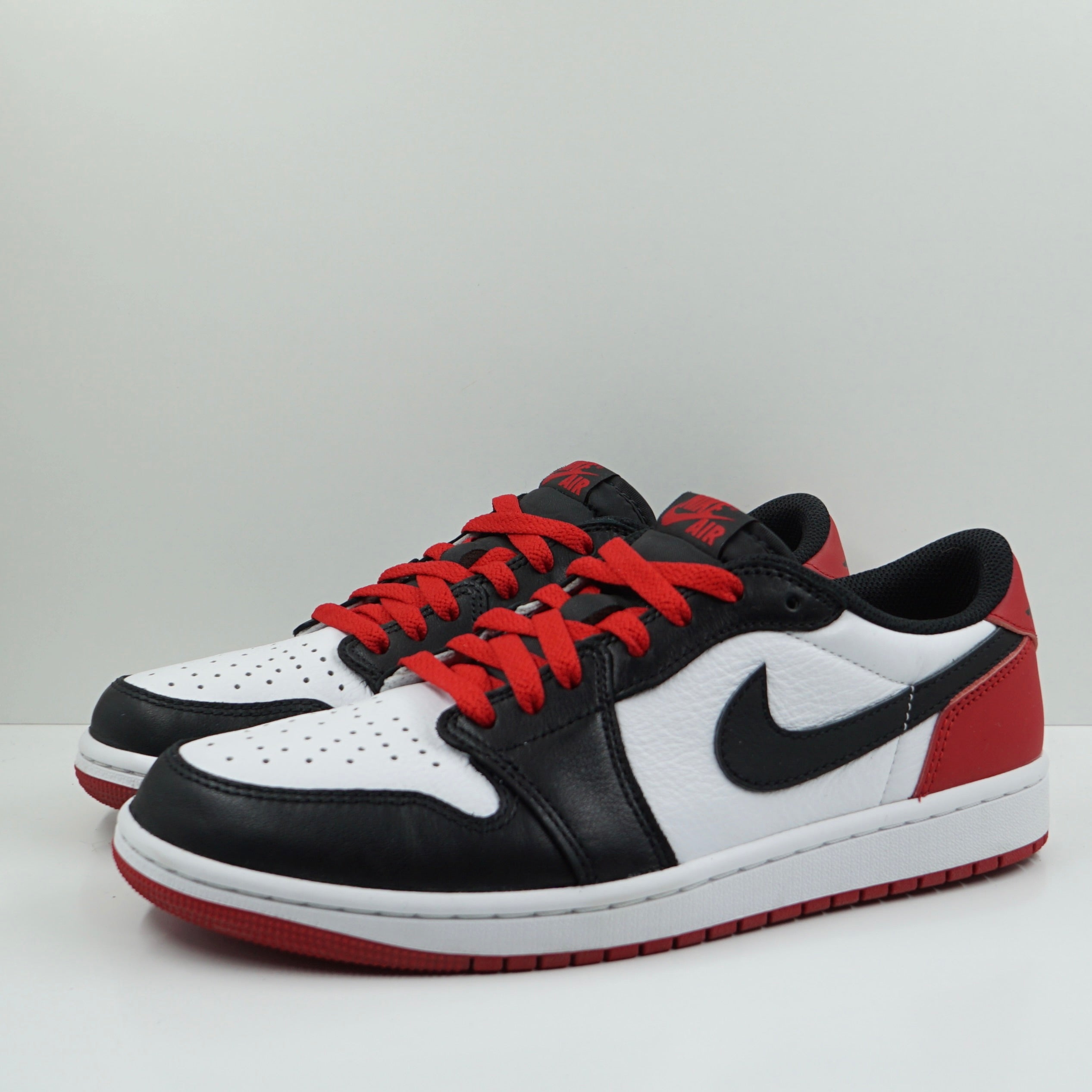 Jordan 1 Retro Low OG Black Toe (2023)