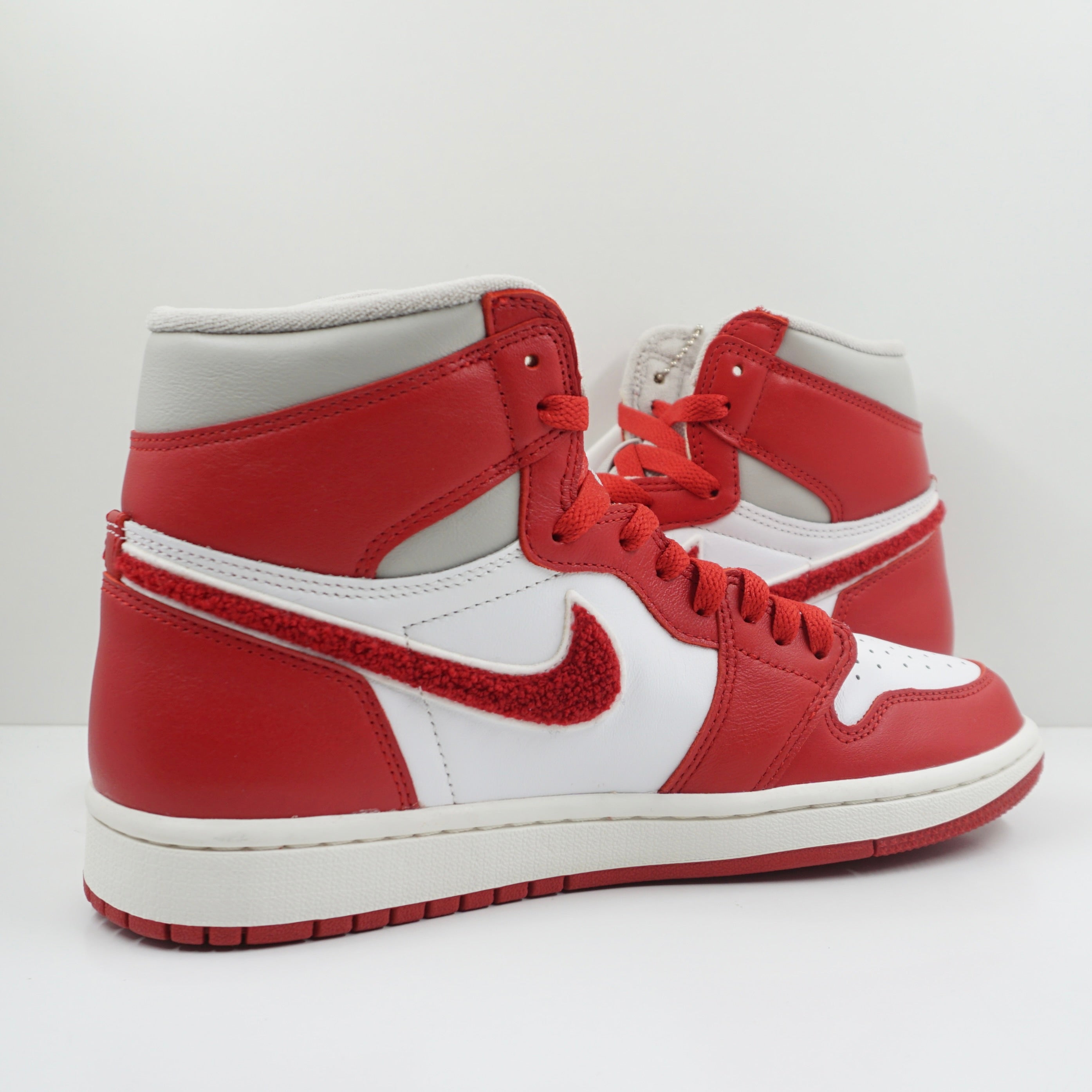 Jordan 1 Retro High OG Varsity Red (W)