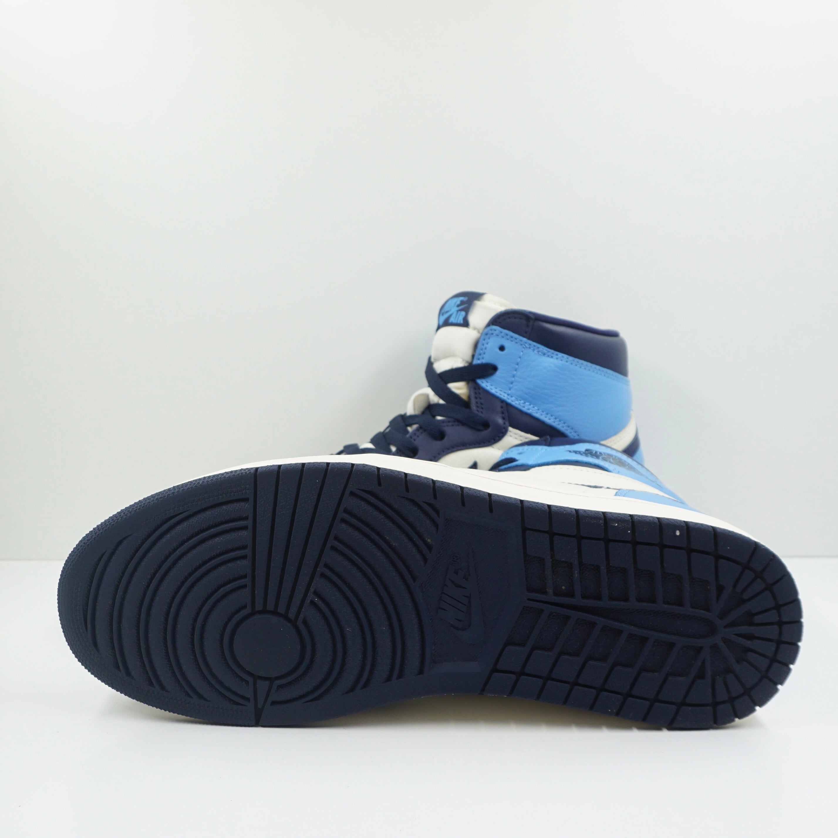 Jordan 1 Retro High Obsidian UNC