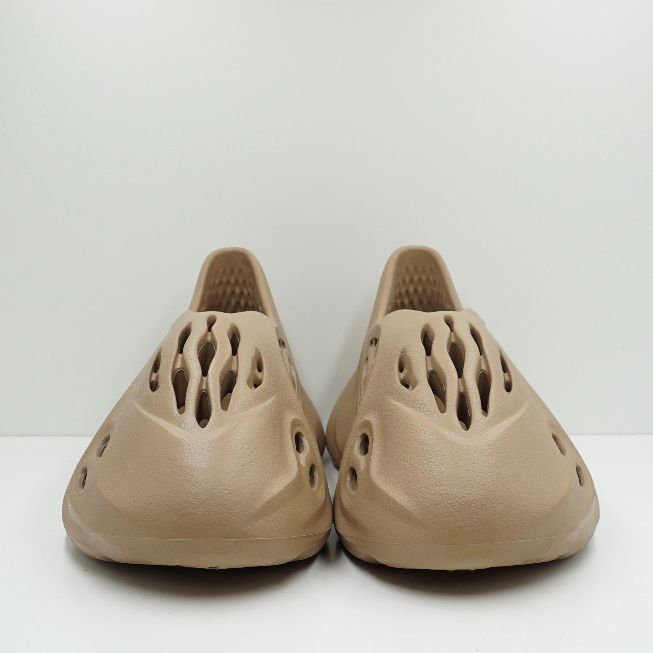 Adidas Yeezy Foam RNNR Clay Taupe