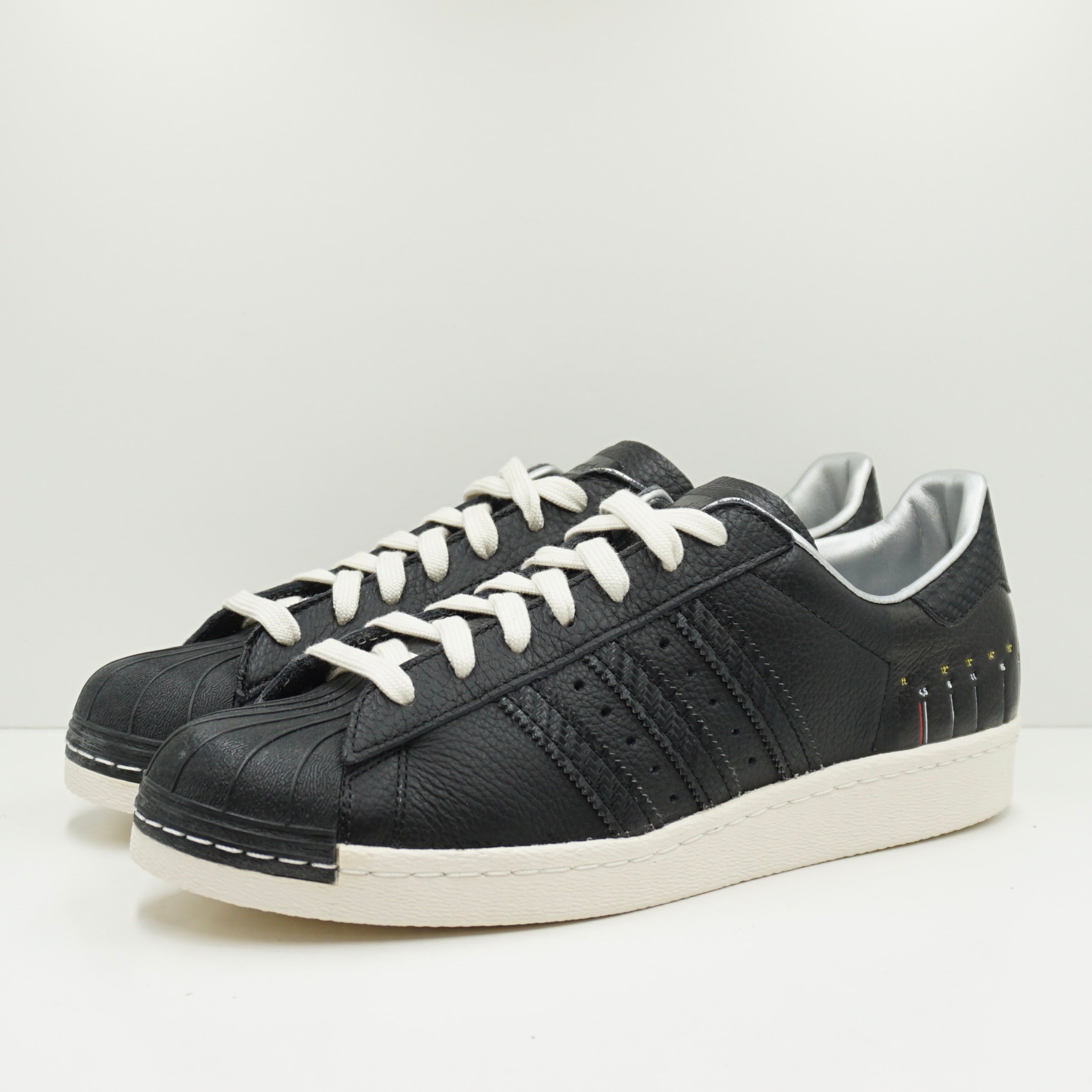 Adidas Superstar x Sneakersnstuff Camera
