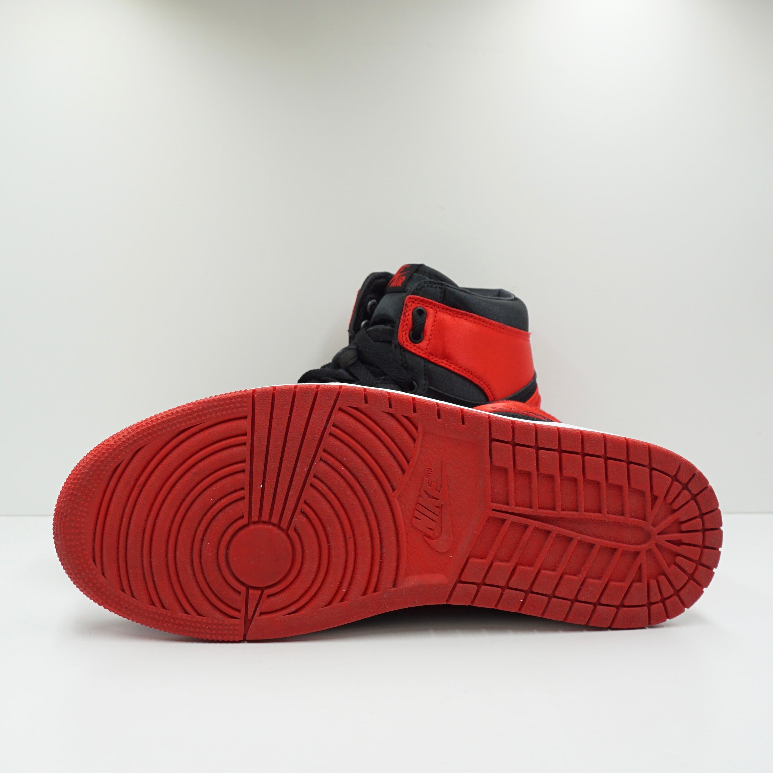 Jordan 1 Retro High OG Satin Bred (W)