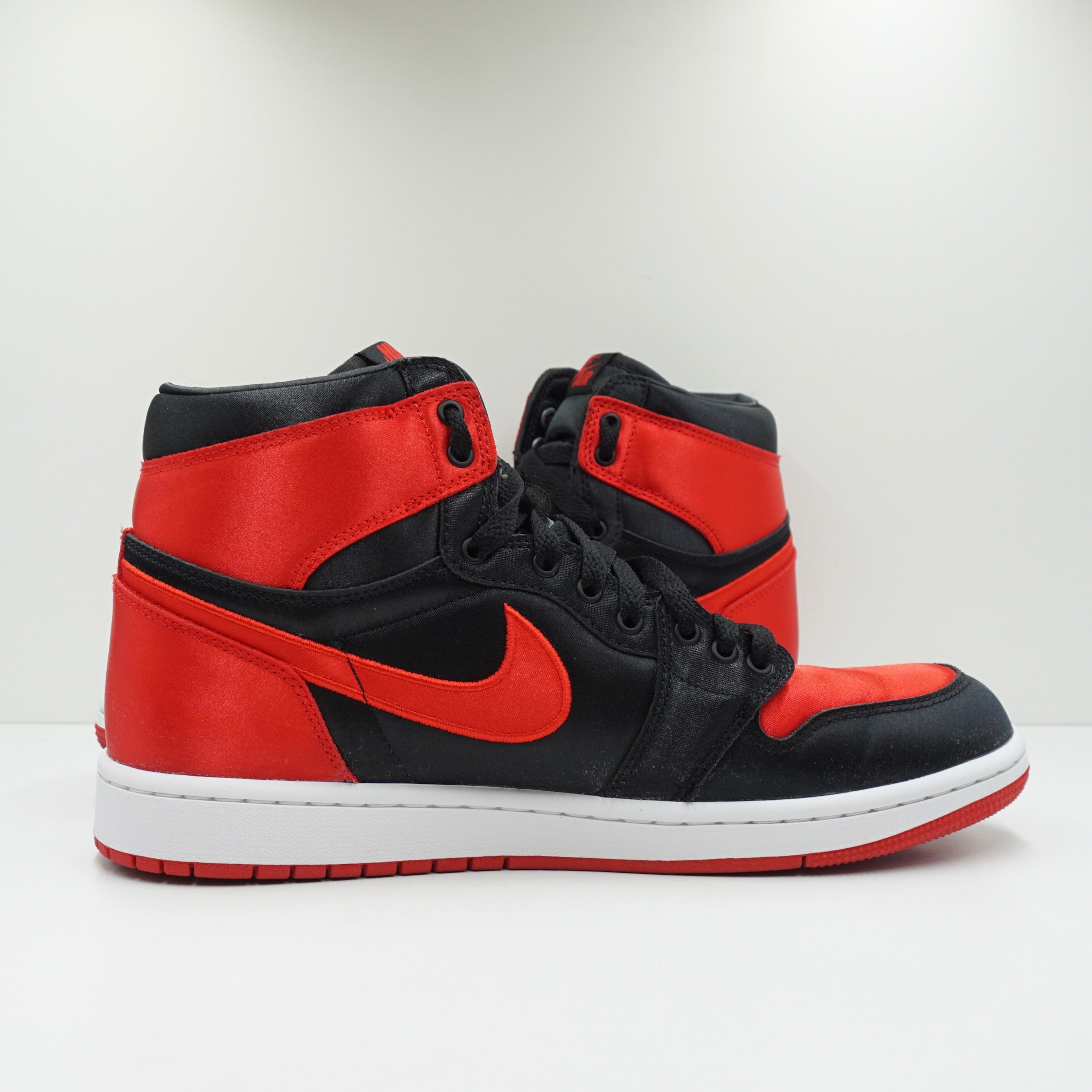 Jordan 1 Retro High OG Satin Bred (W)