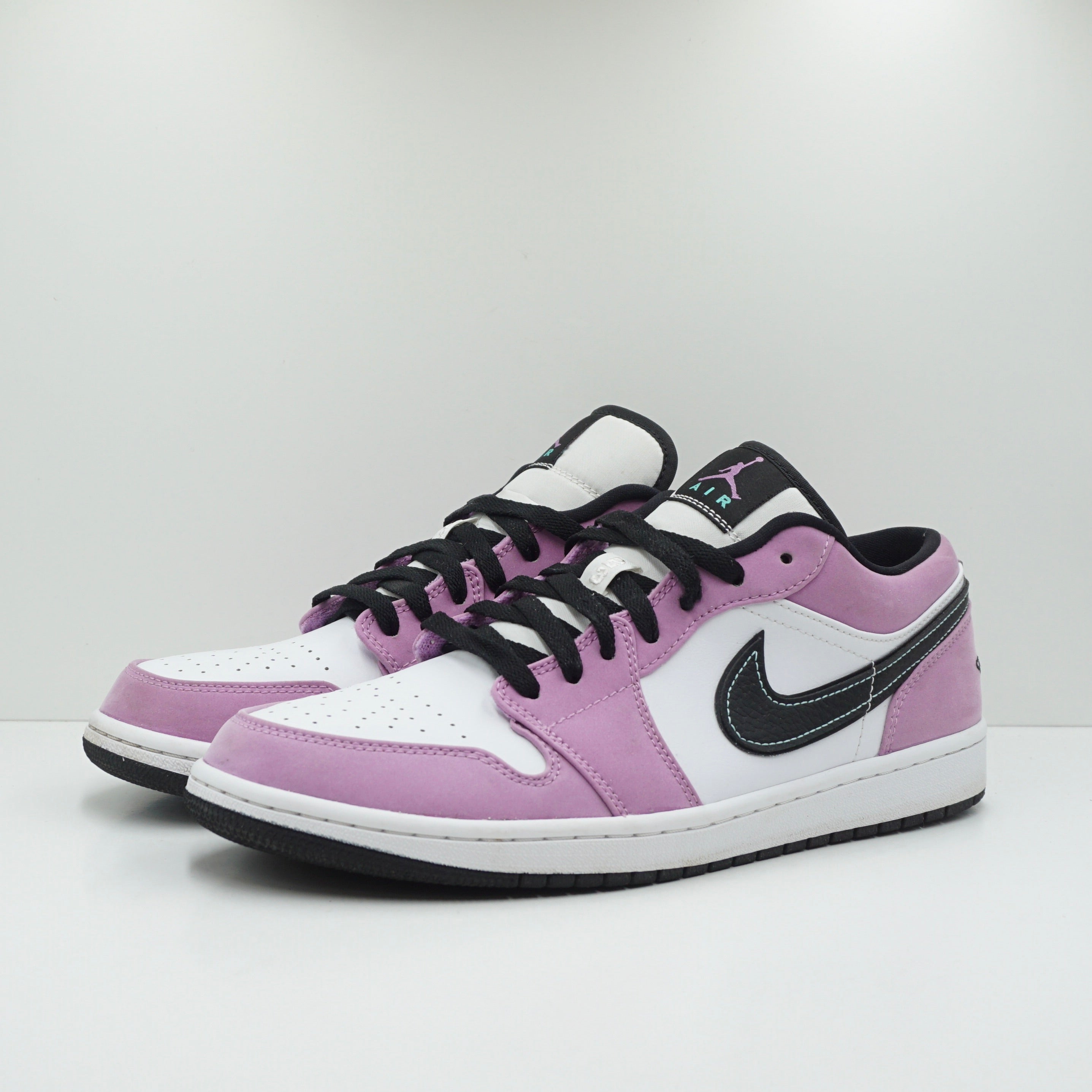 Jordan 1 Low SE Violet Shock White Black