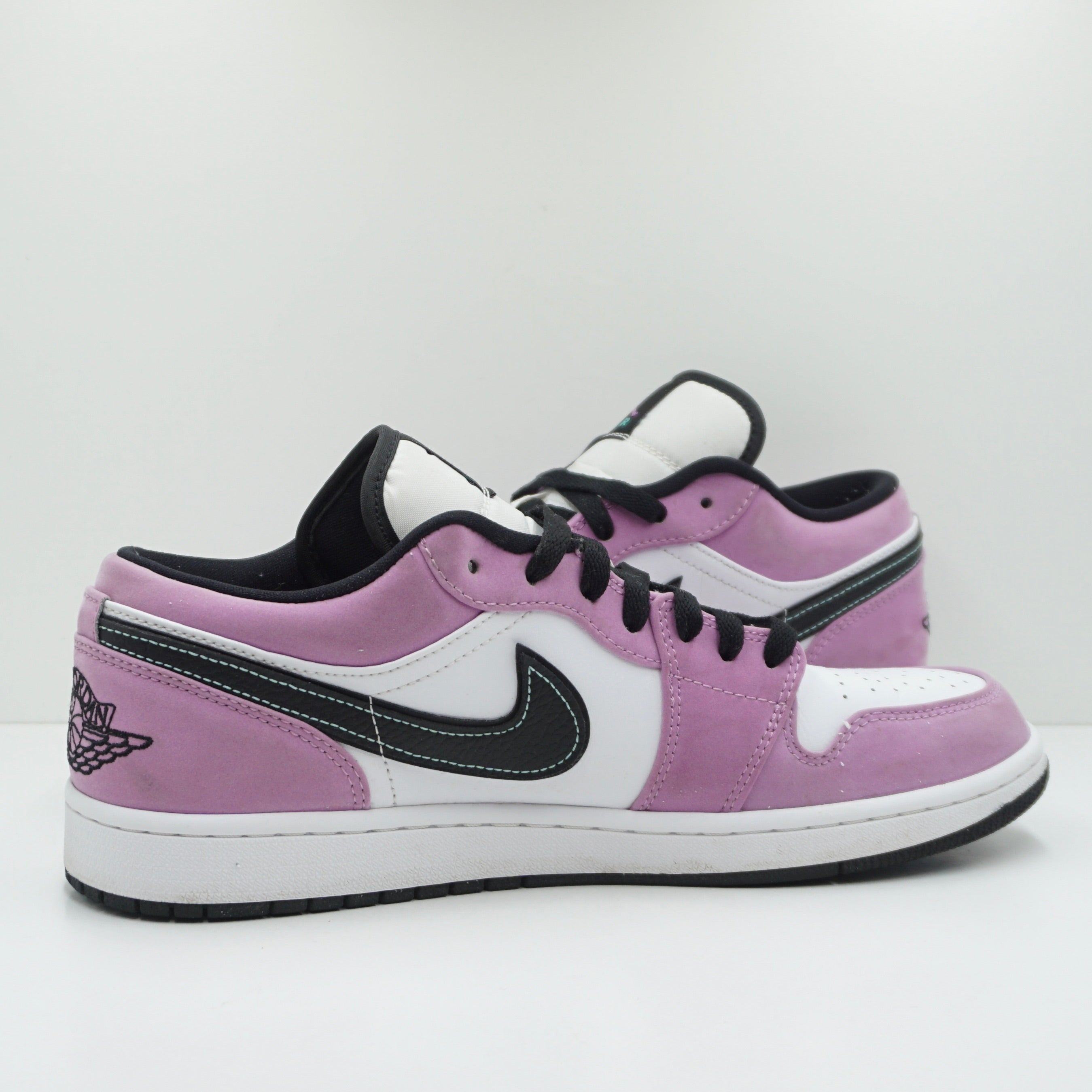 Jordan 1 Low SE Violet Shock White Black