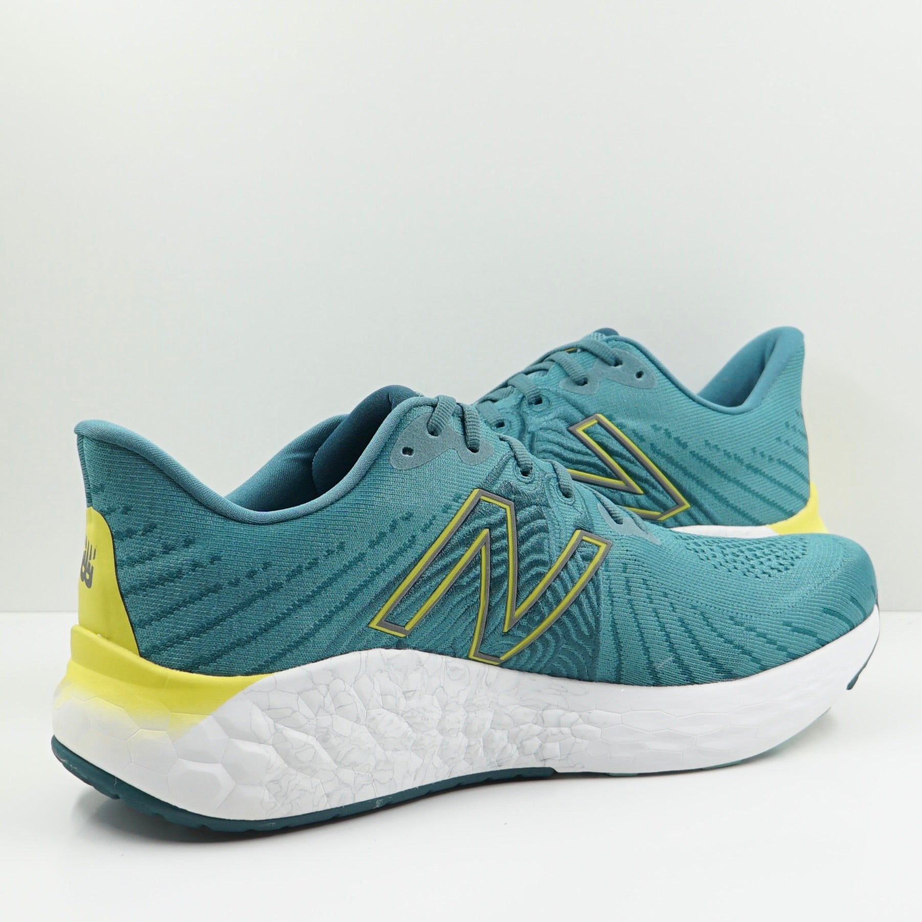 New Balance Fresh Foam Vongo v5 Deep Sea Sulphur Yellow