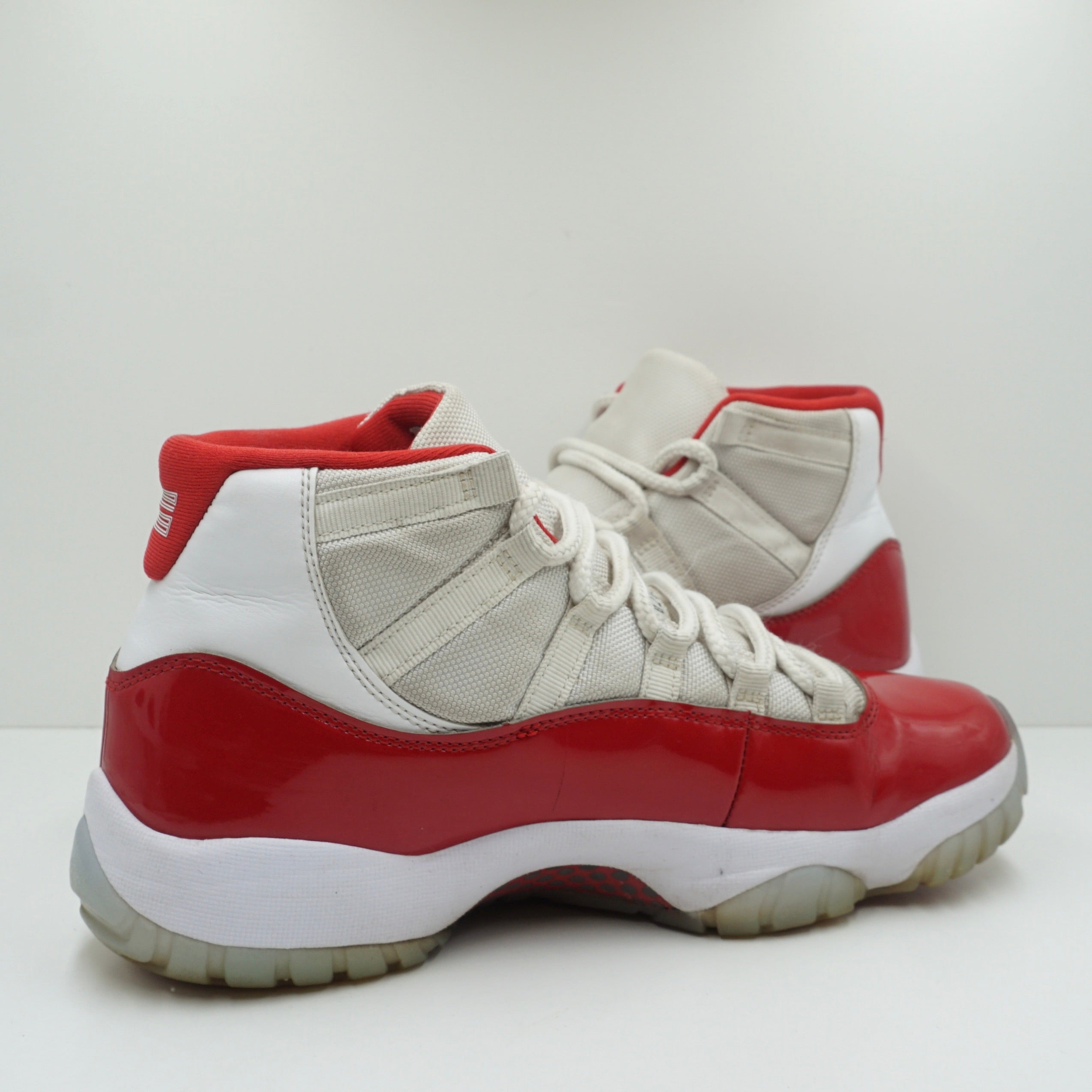 Jordan 11 Retro Cherry (2022)