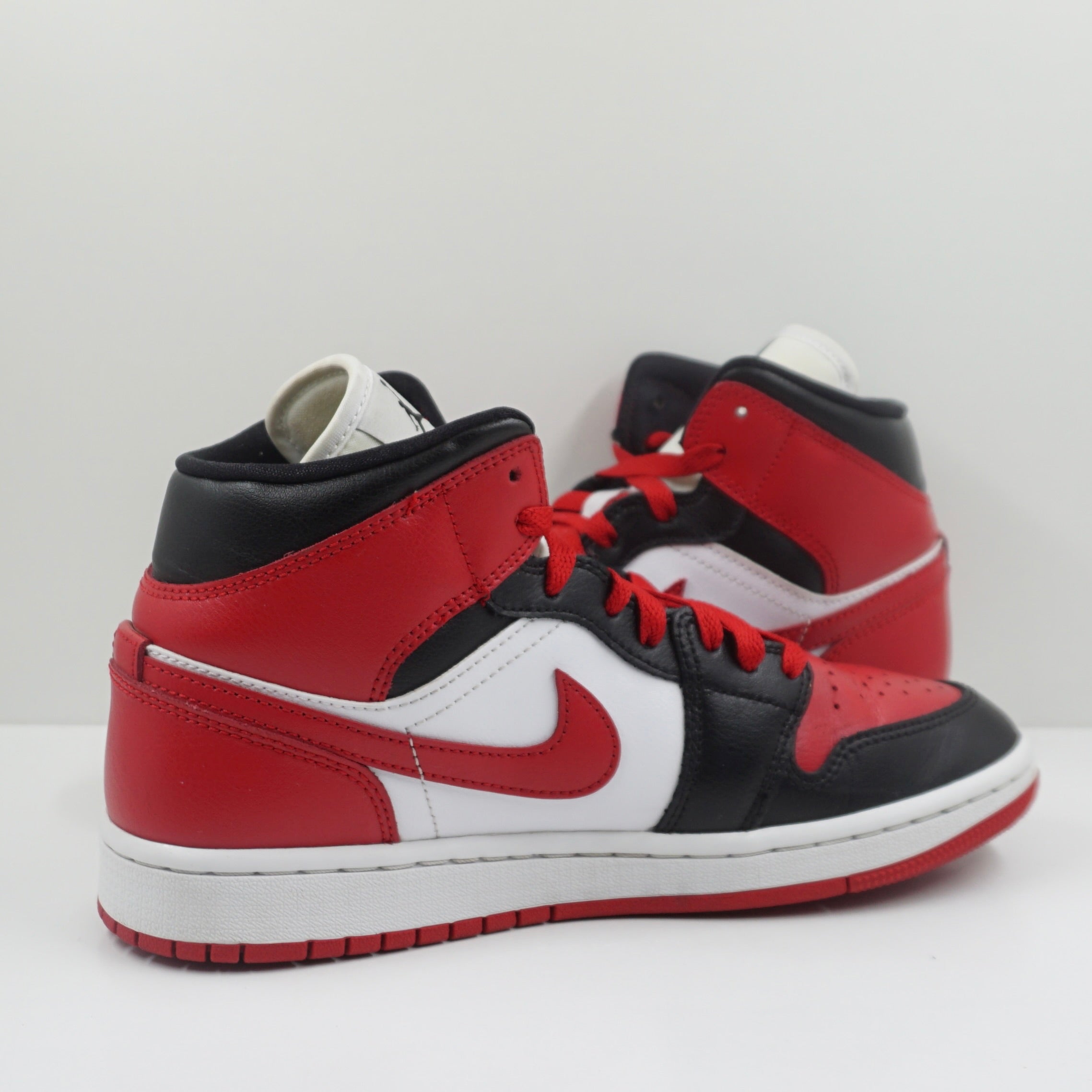 Jordan 1 Mid Alternate Bred Toe (W)