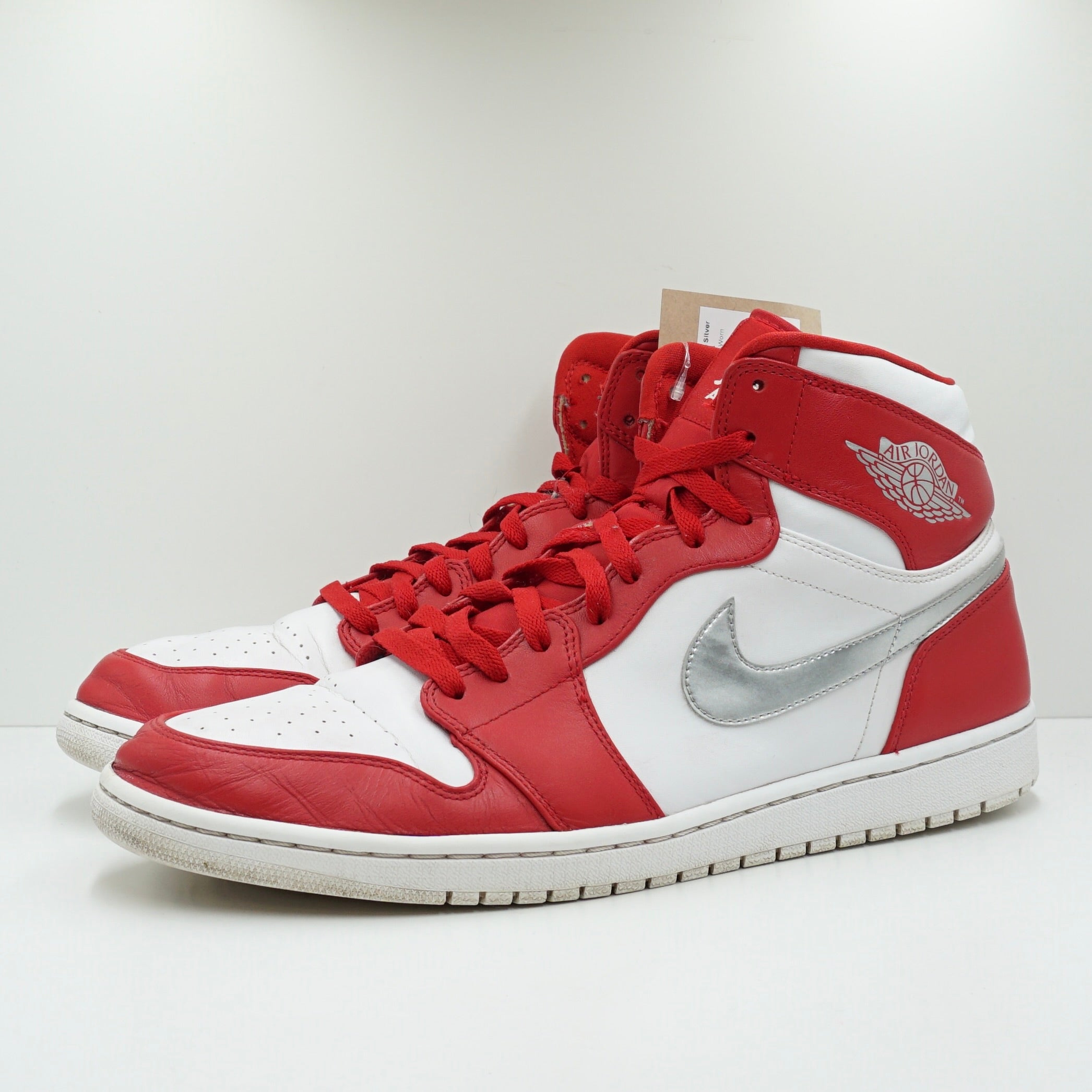 Jordan 1 Retro Silver Medal